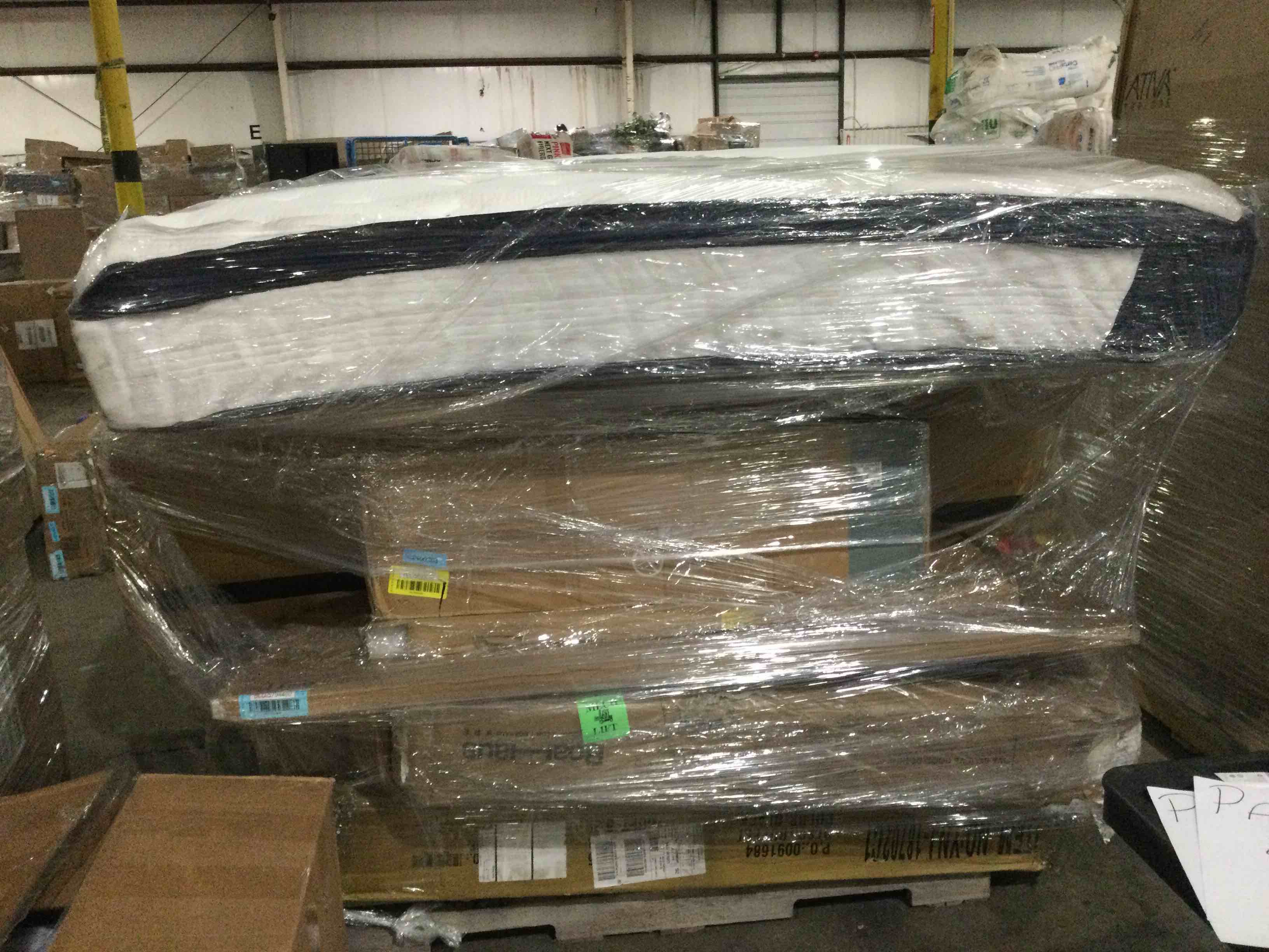 Pallet lot of assorted items 