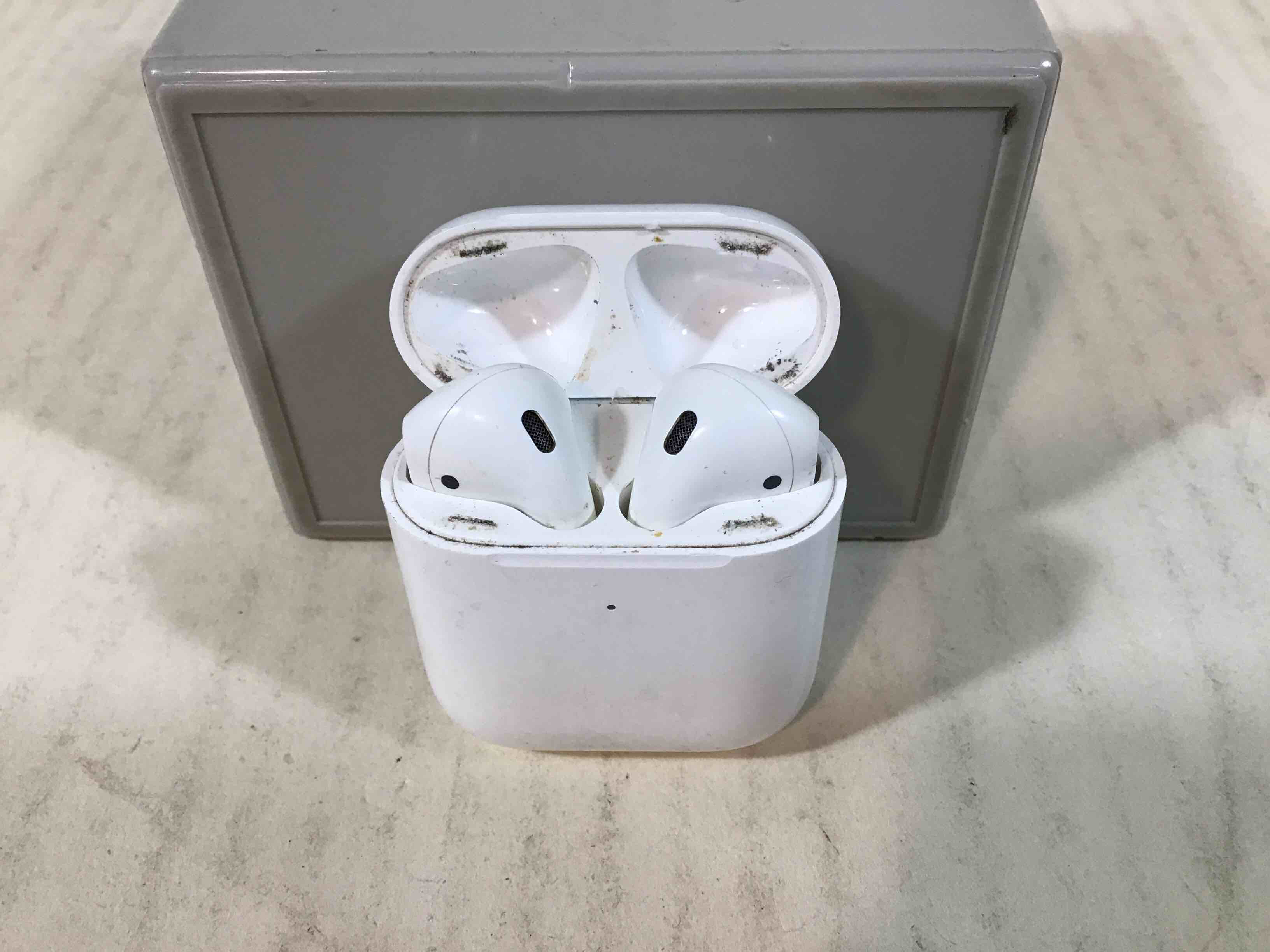 Apple AirPods