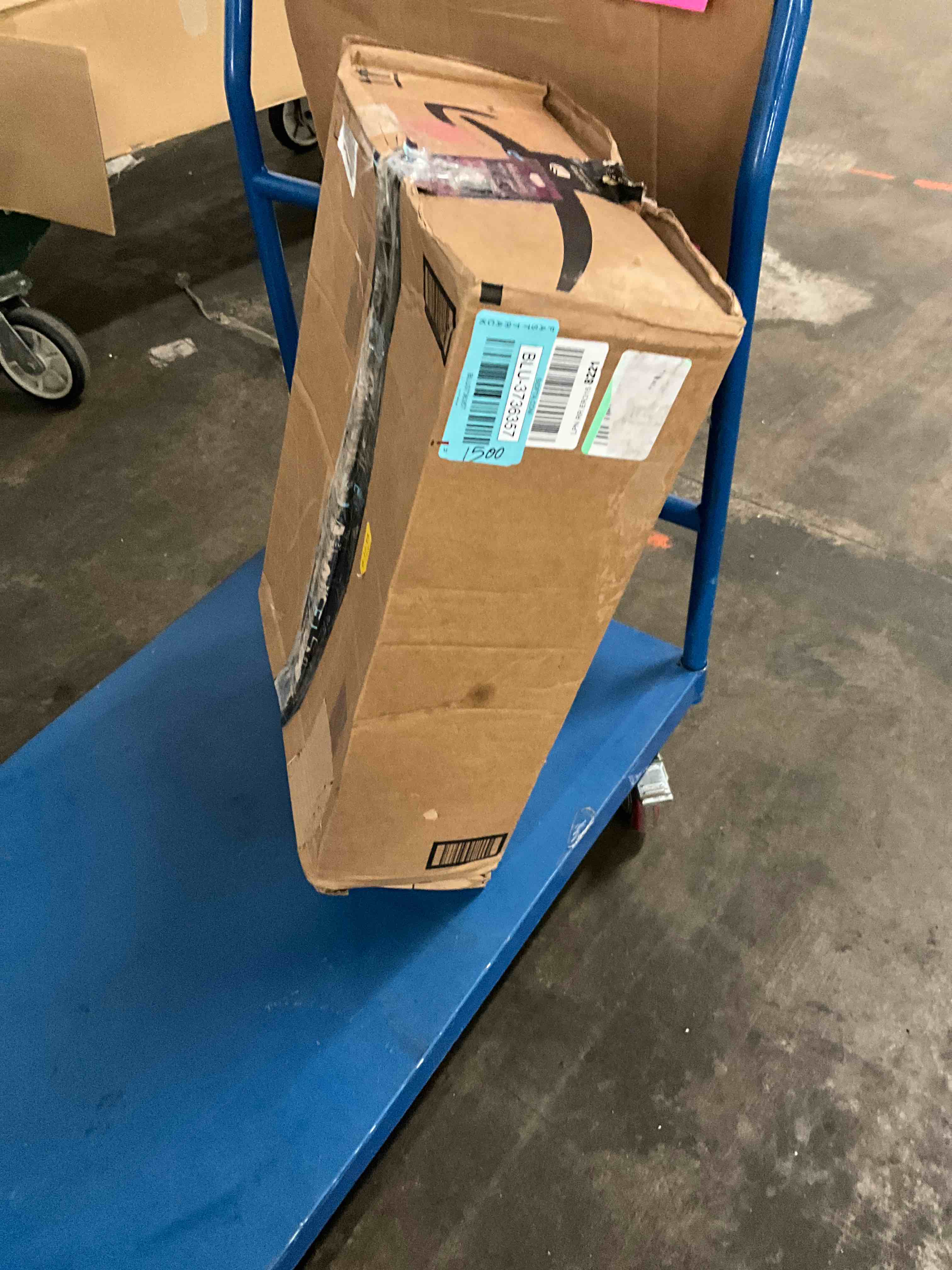 https://s3.amazonaws.com/lotting-images-prod/bidfta/BLU3736357_1689960178552.jpeg