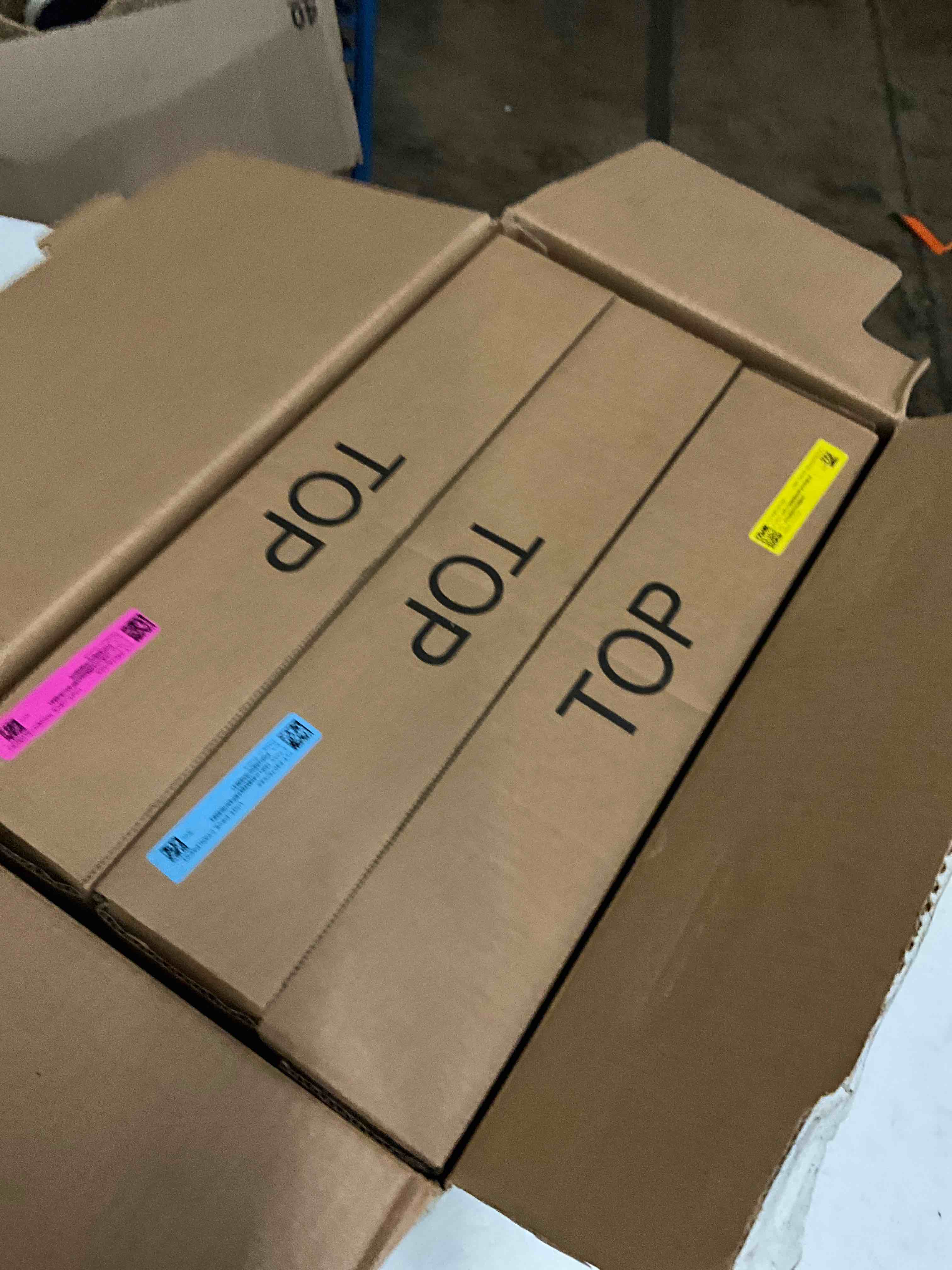 https://s3.amazonaws.com/lotting-images-prod/bidfta/BLU3736714_1690392599143.jpeg
