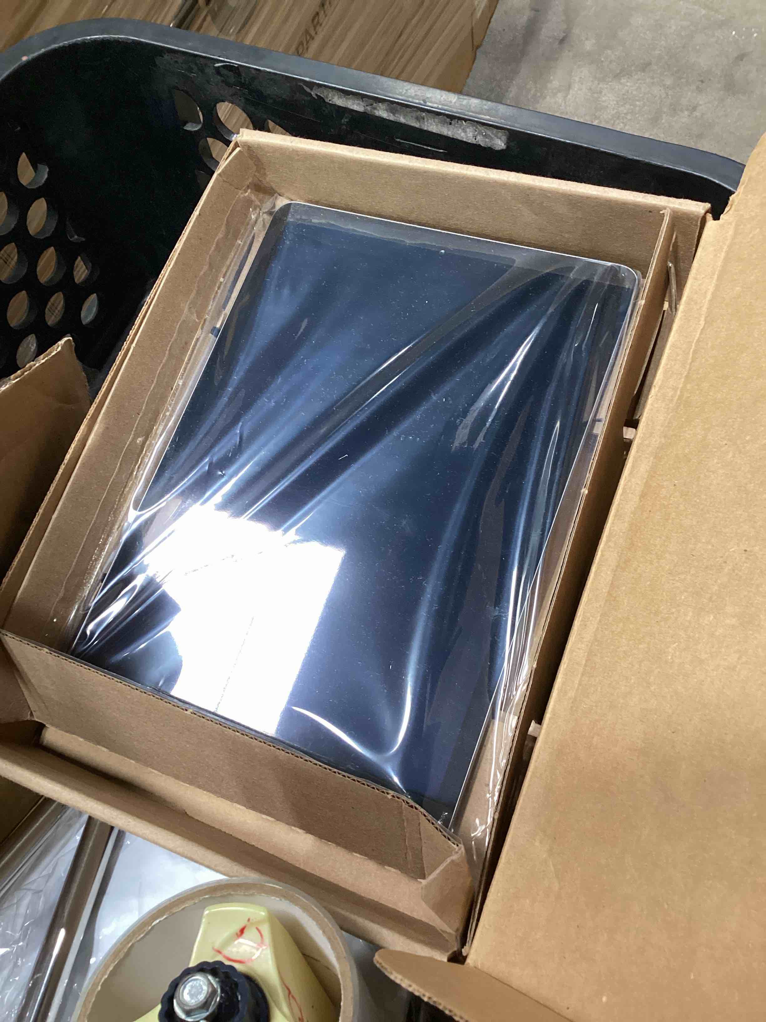 https://s3.amazonaws.com/lotting-images-prod/bidfta/BLU3737611_1750364021174.jpeg