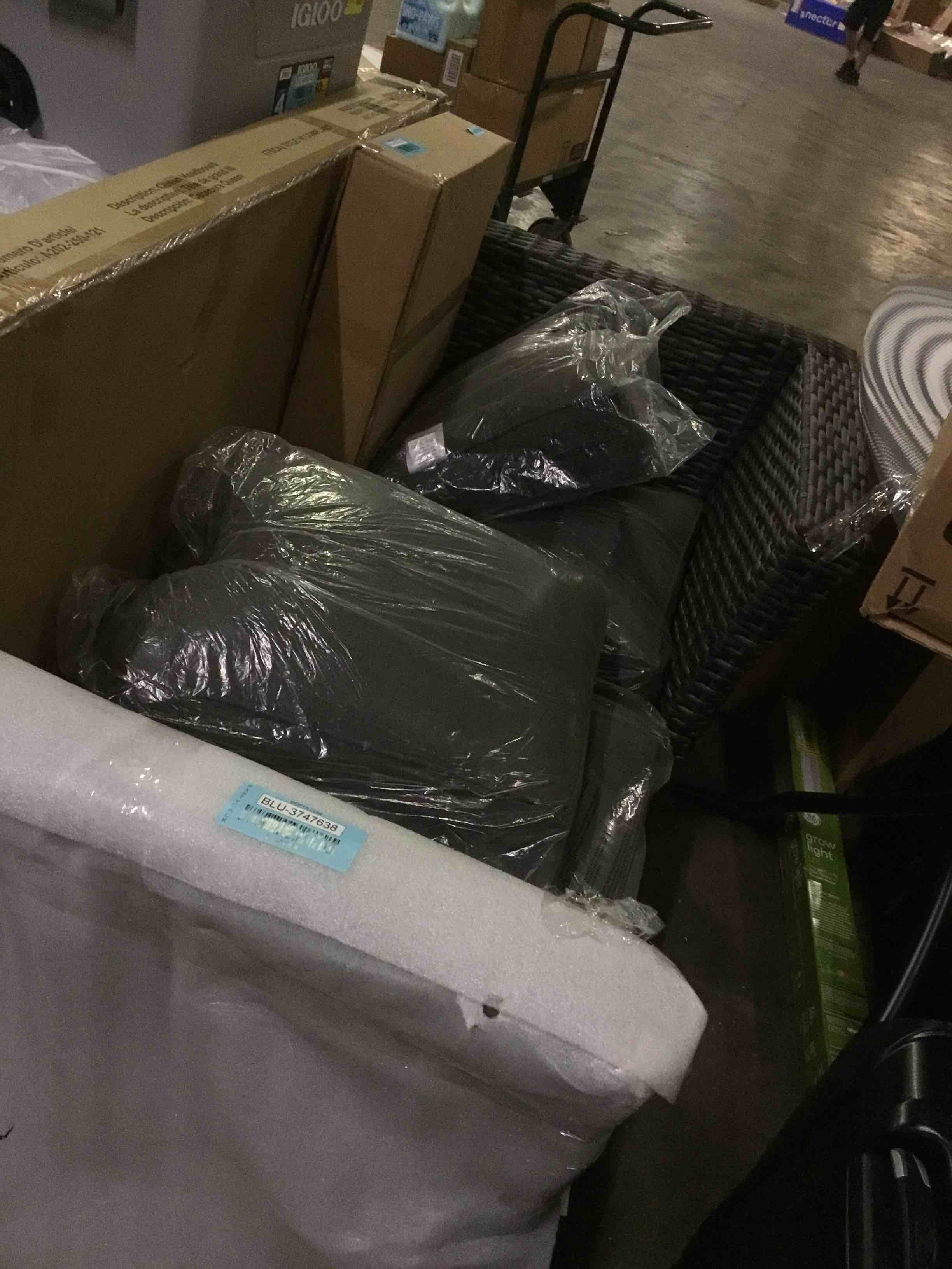 Outdoor corner chair and armless chair