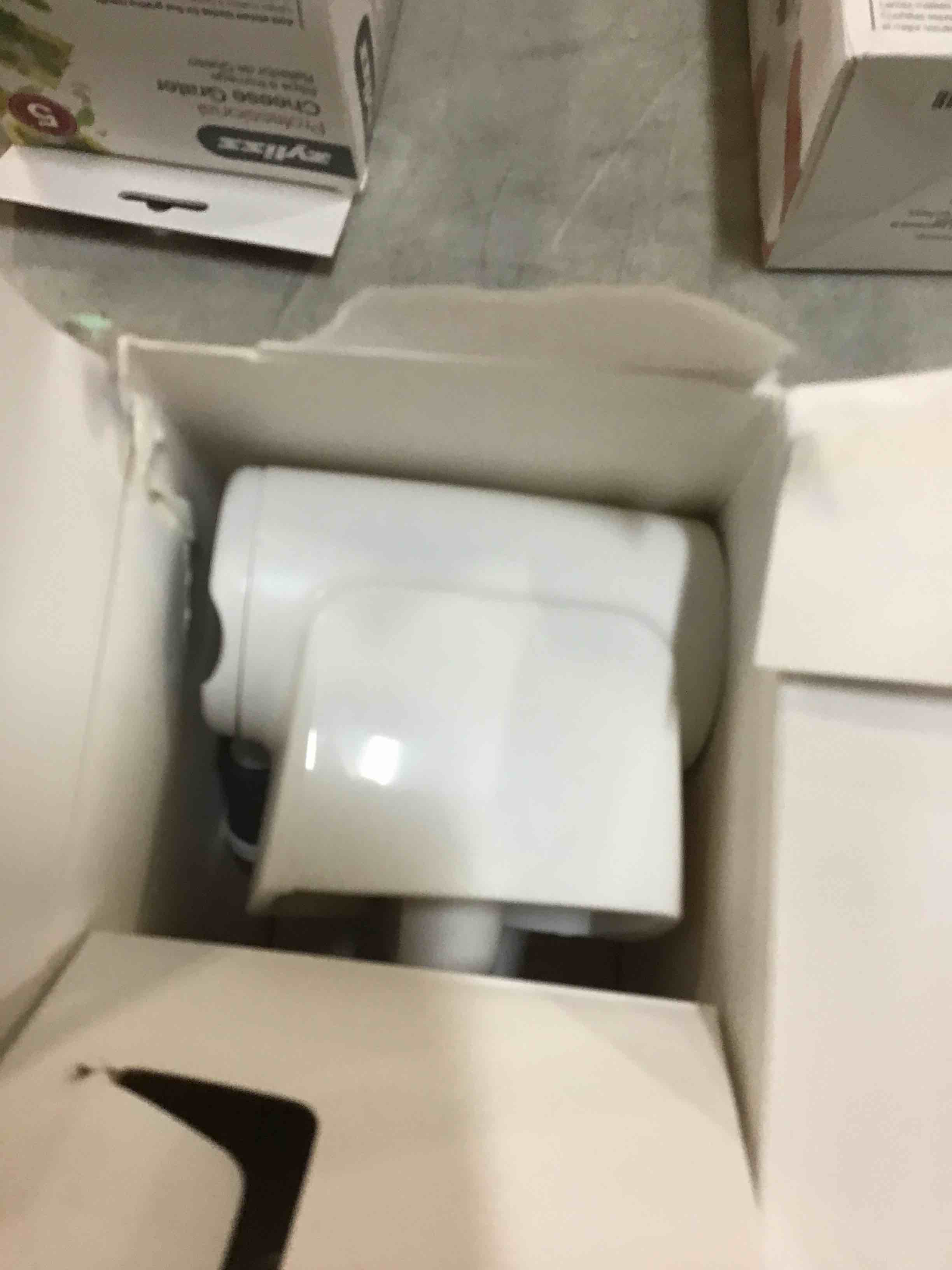 https://s3.amazonaws.com/lotting-images-prod/bidfta/BLU3777125_1688048781770.jpeg