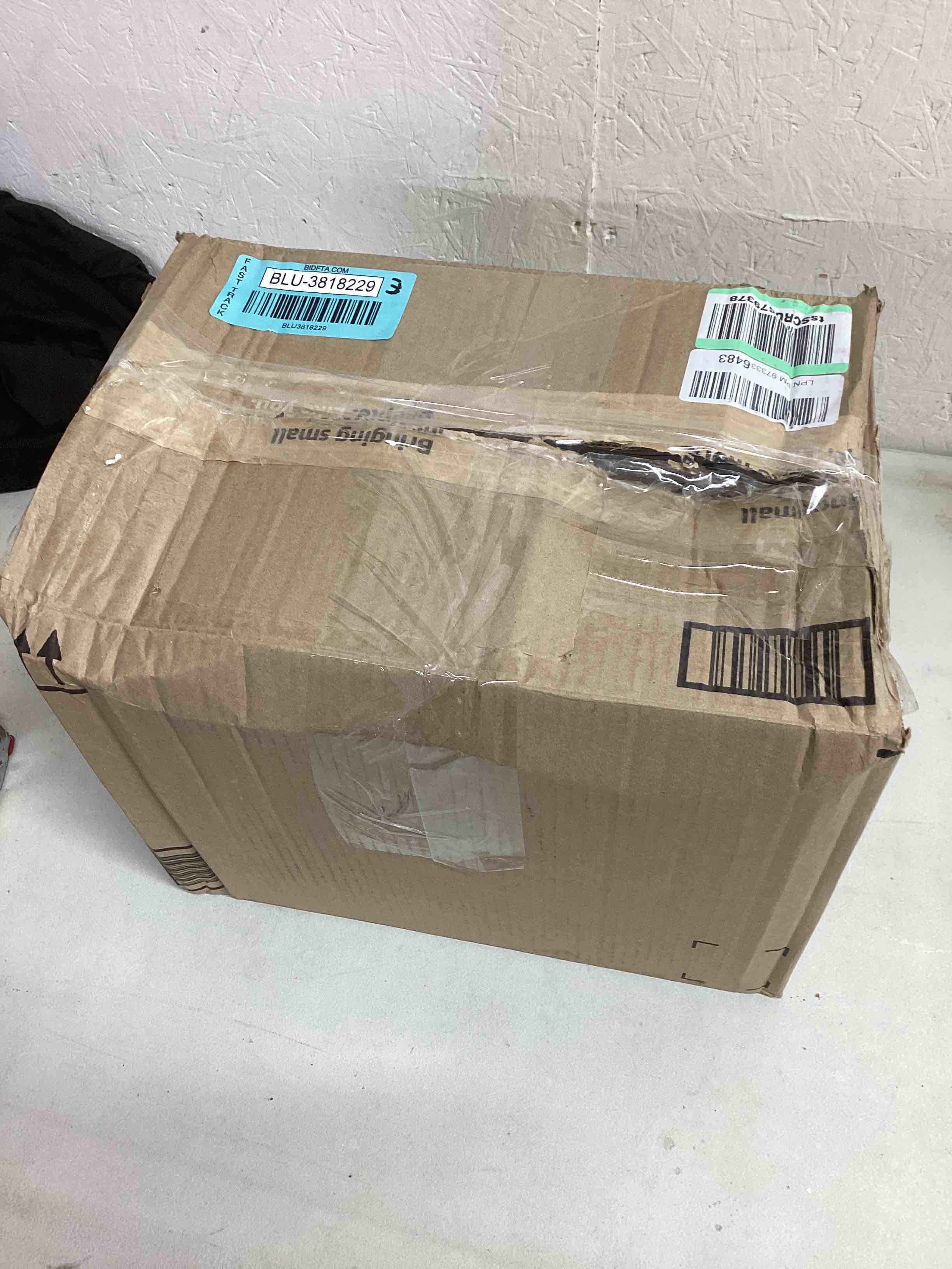 https://s3.amazonaws.com/lotting-images-prod/bidfta/BLU3818229_1669776609462.jpeg