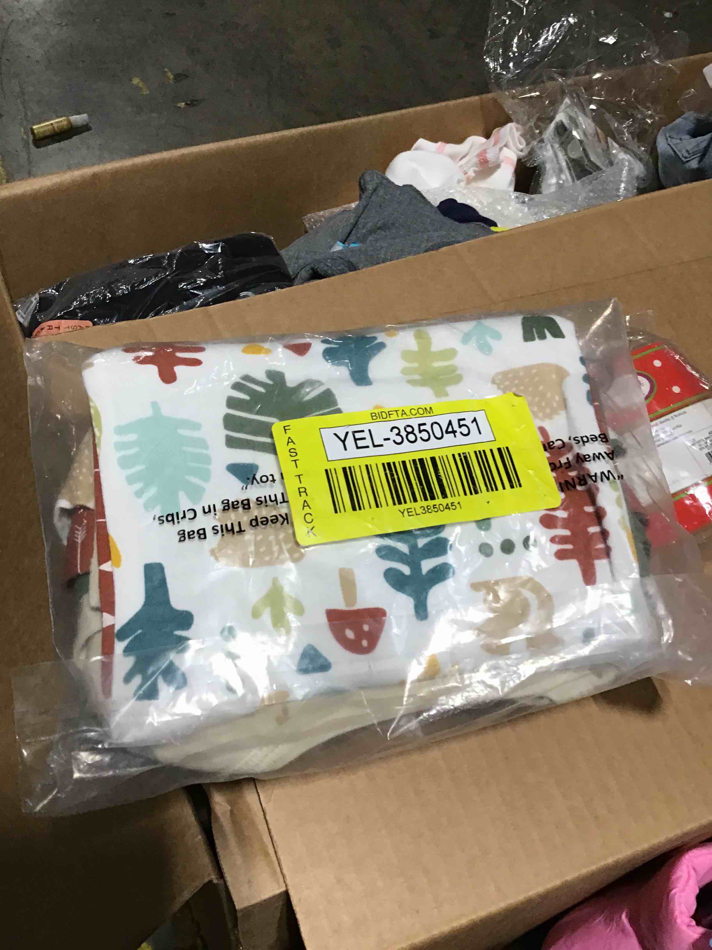 https://s3.amazonaws.com/lotting-images-prod/bidfta/BLU3964925_1686843466117.jpeg