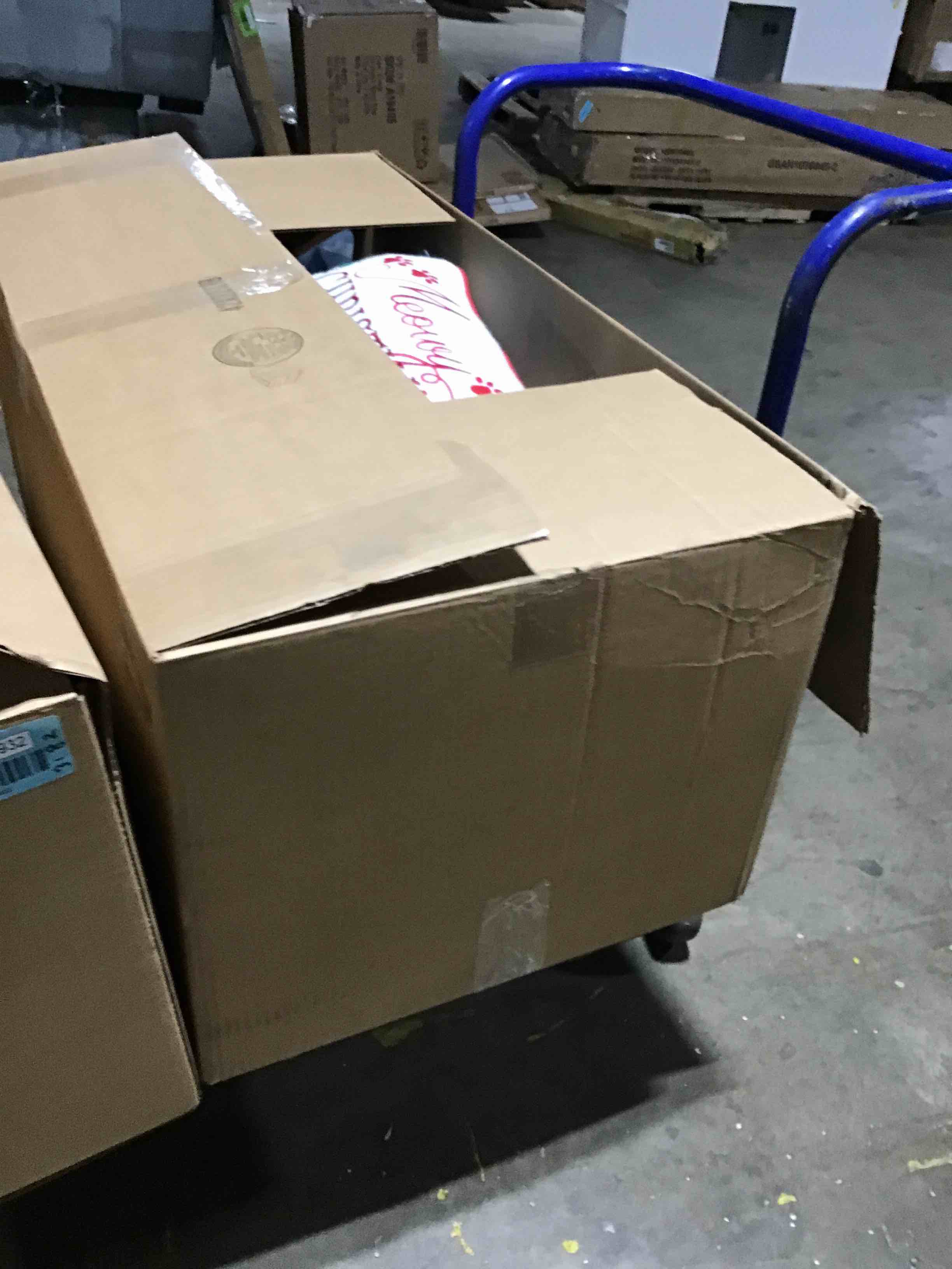 https://s3.amazonaws.com/lotting-images-prod/bidfta/BLU3964933_1686844150238.jpeg