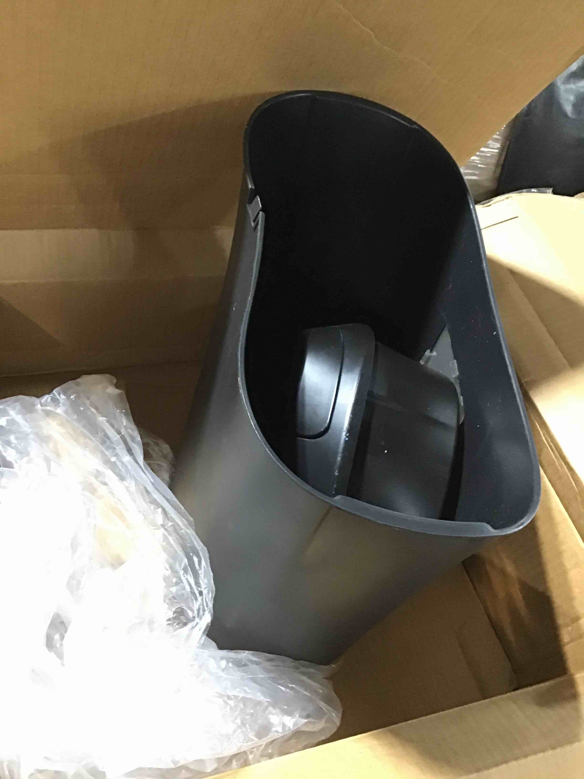 https://s3.amazonaws.com/lotting-images-prod/bidfta/BLU3965836_1684518592743.jpeg