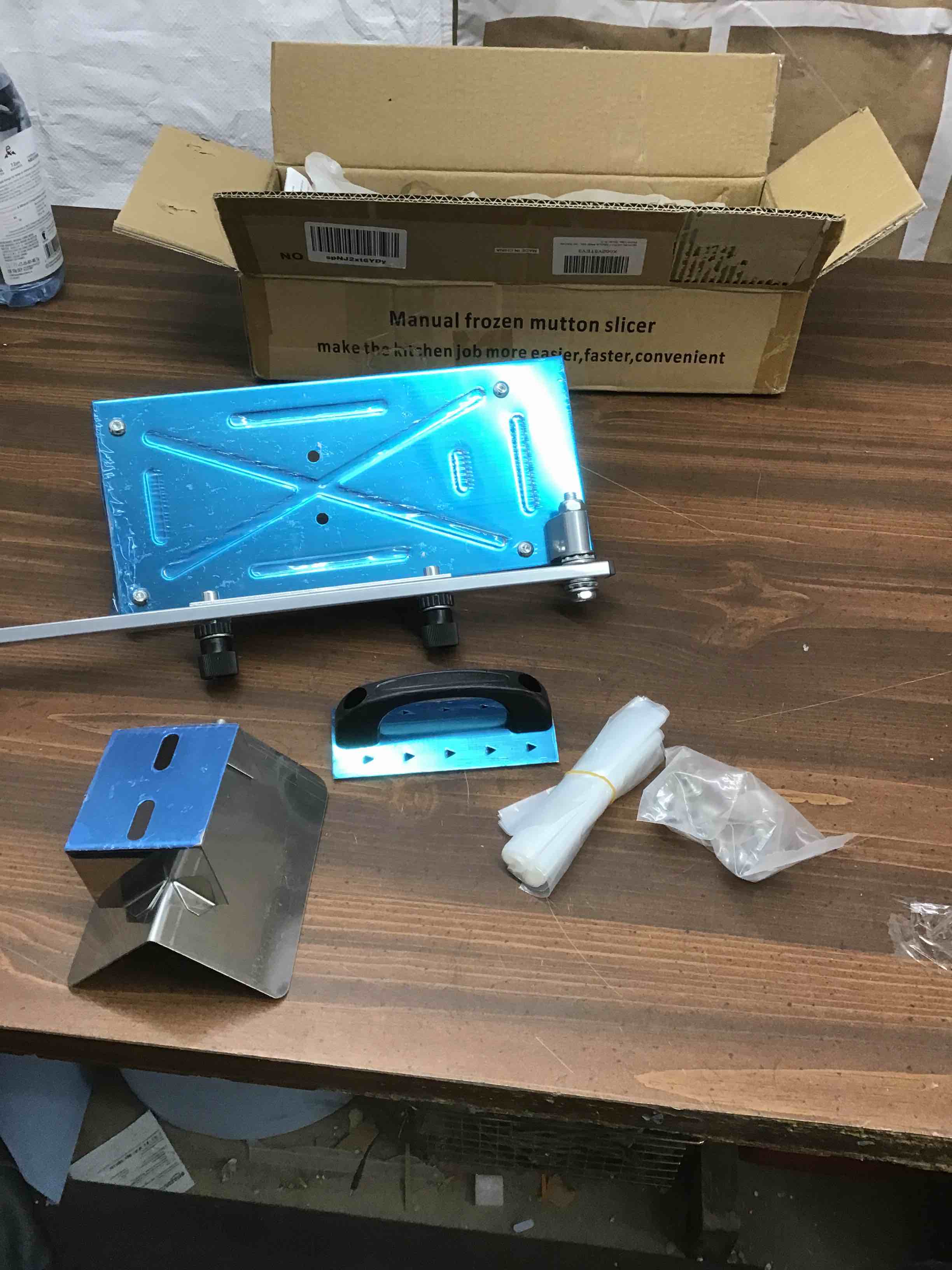 https://s3.amazonaws.com/lotting-images-prod/bidfta/BLU4006471_1678289415284.jpeg