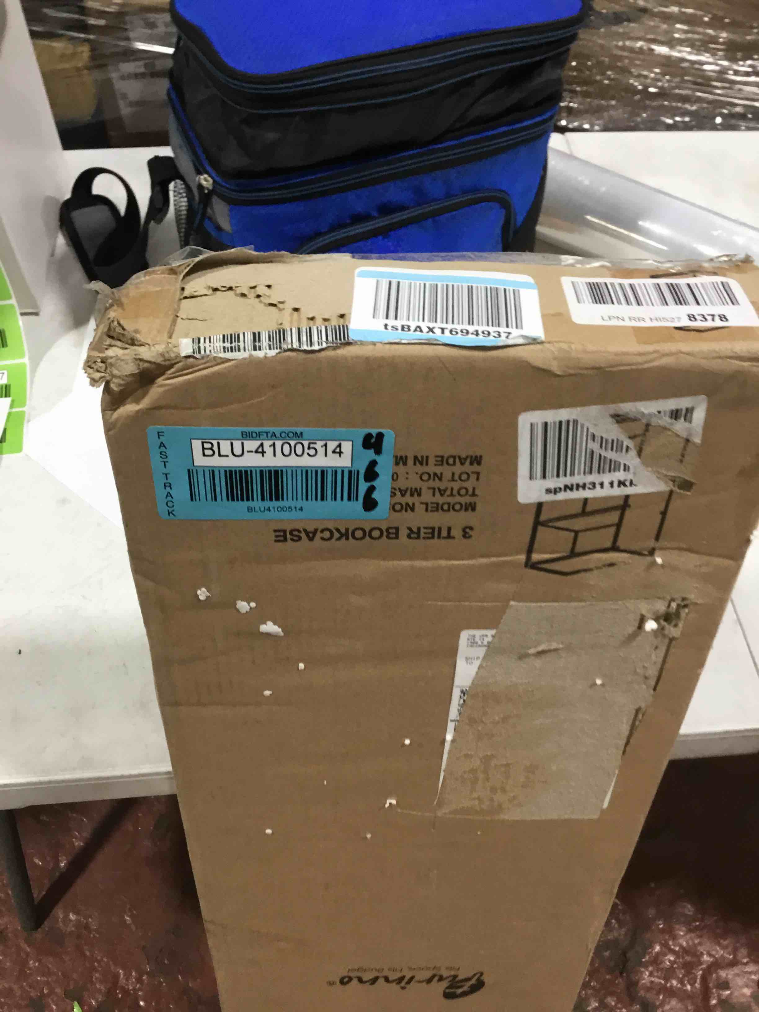 https://s3.amazonaws.com/lotting-images-prod/bidfta/BLU4100514_1706799586705.jpeg