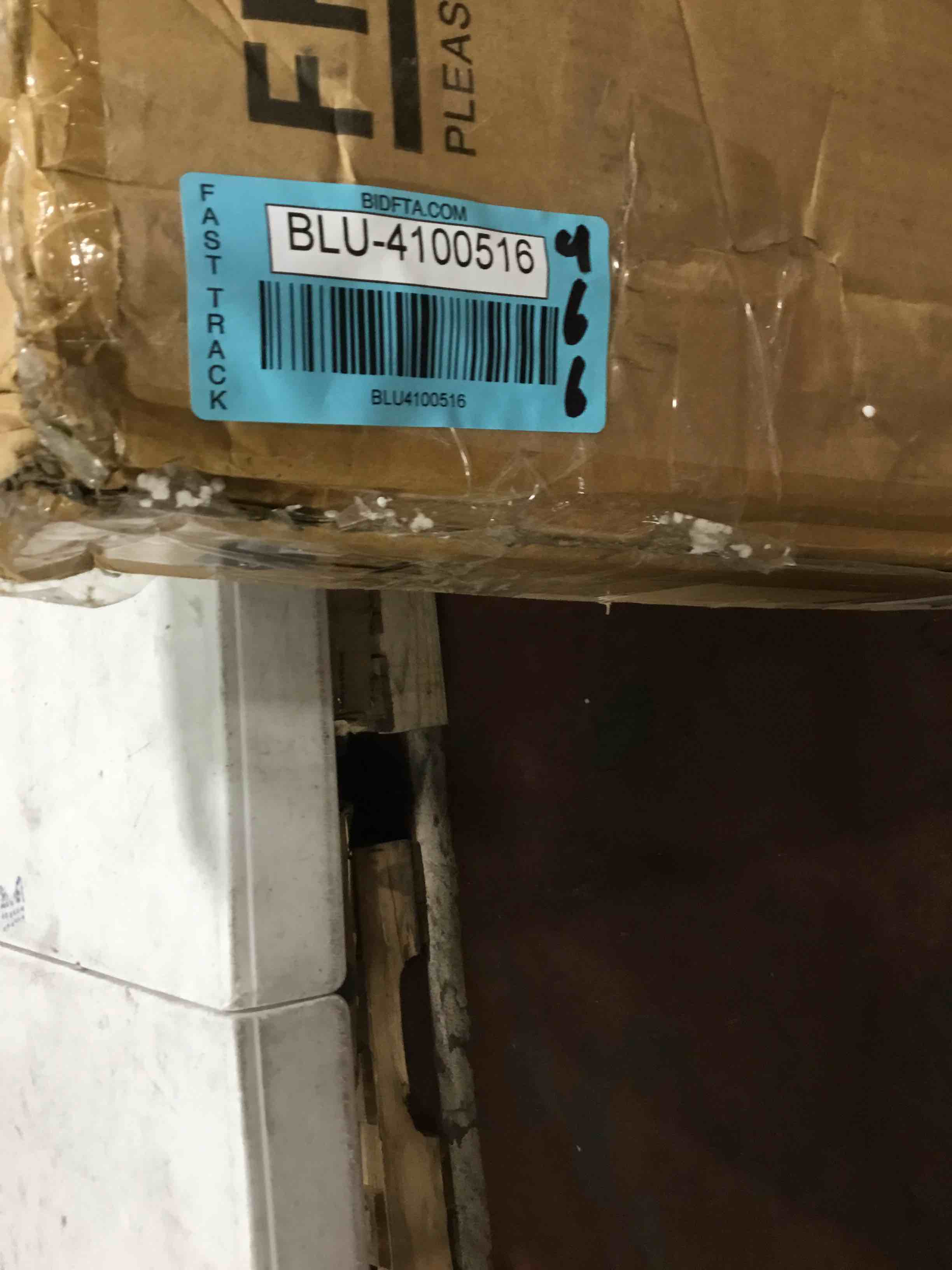 https://s3.amazonaws.com/lotting-images-prod/bidfta/BLU4100516_1706799171341.jpeg