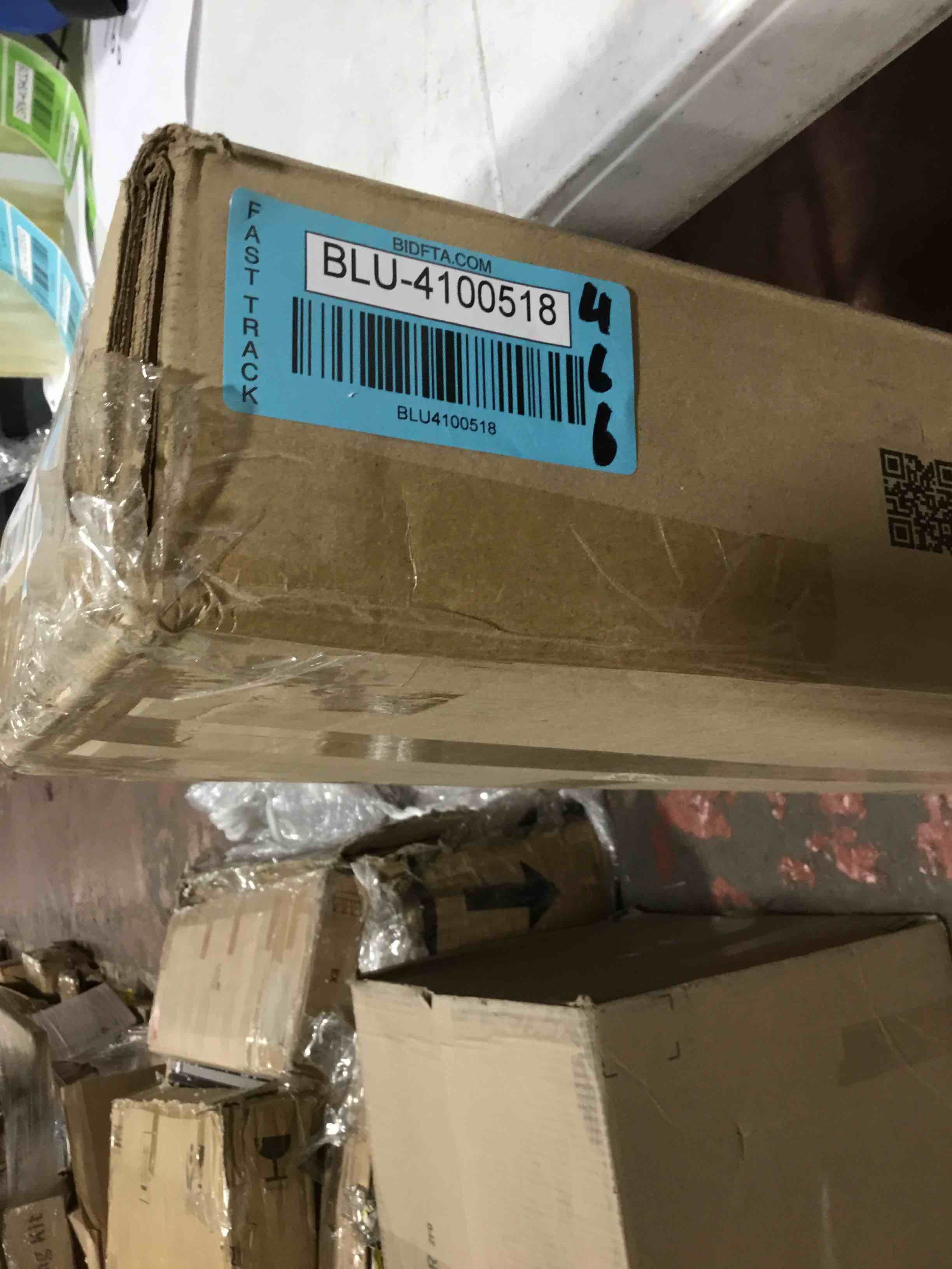 https://s3.amazonaws.com/lotting-images-prod/bidfta/BLU4100518_1706798844168.jpeg