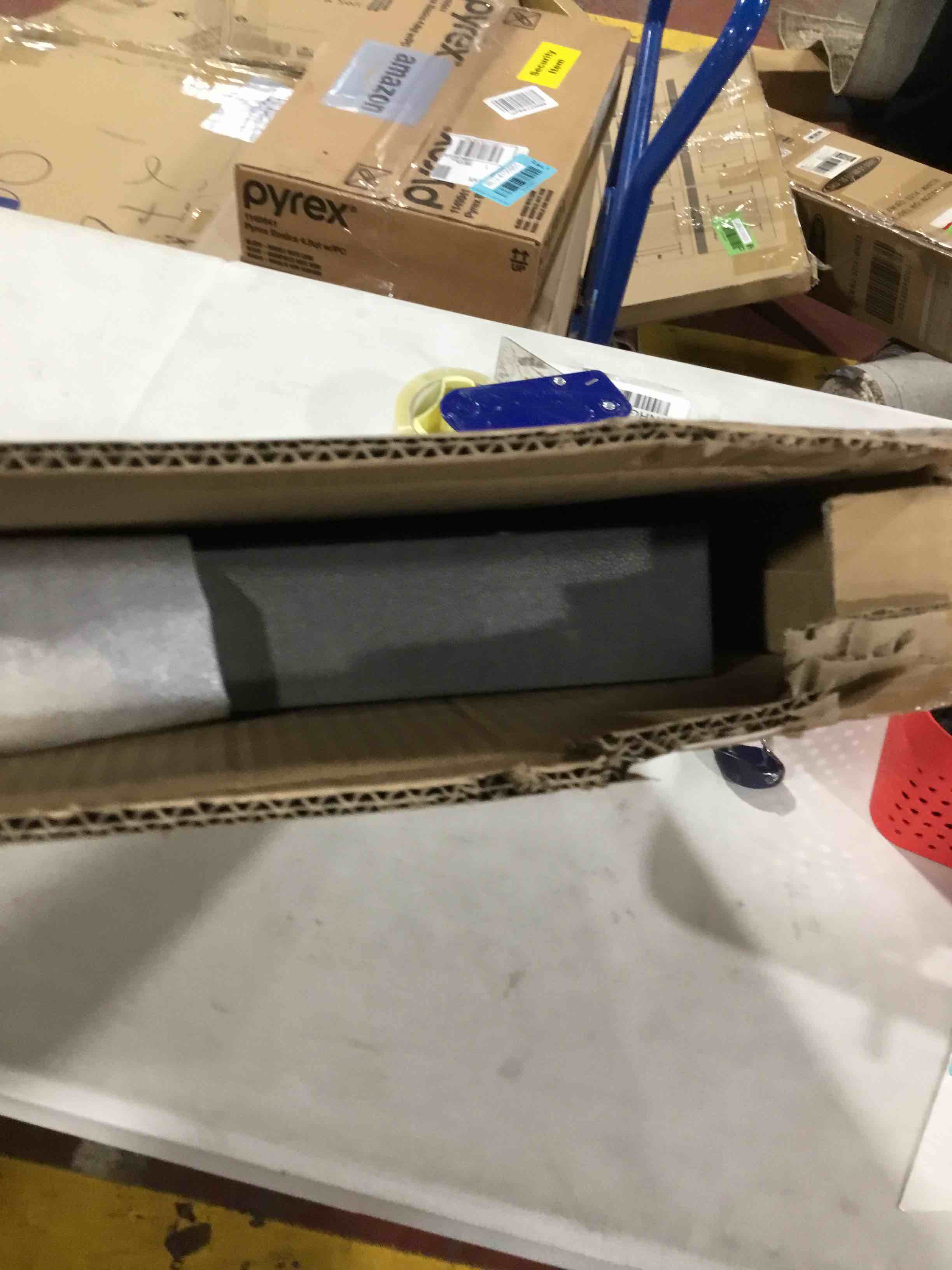 https://s3.amazonaws.com/lotting-images-prod/bidfta/BLU4100978_1713301362915.jpeg