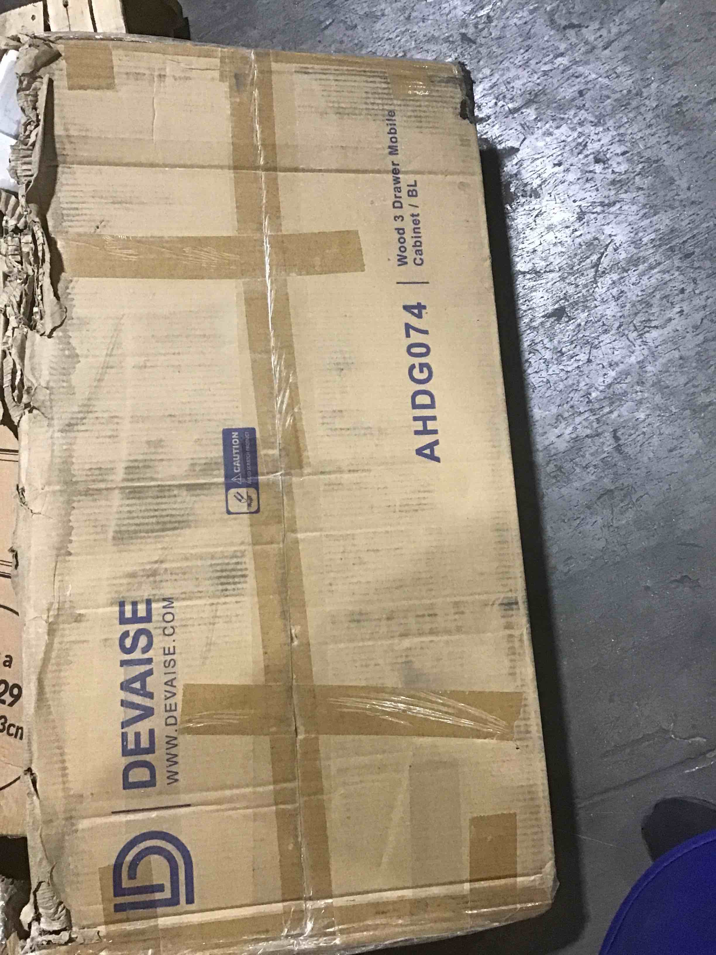 https://s3.amazonaws.com/lotting-images-prod/bidfta/BLU4102887_1702586372774.jpeg
