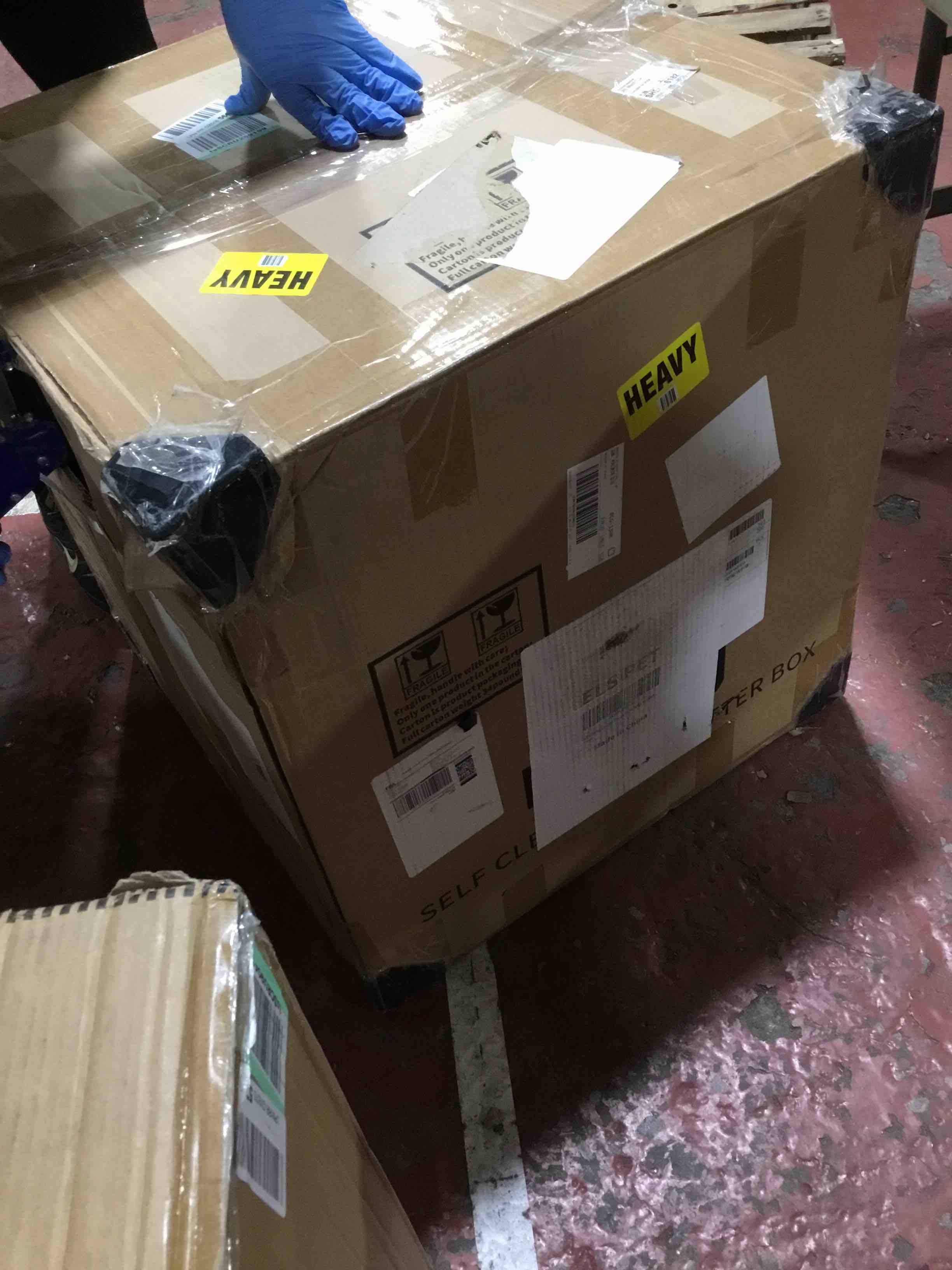 https://s3.amazonaws.com/lotting-images-prod/bidfta/BLU4104963_1703774967019.jpeg