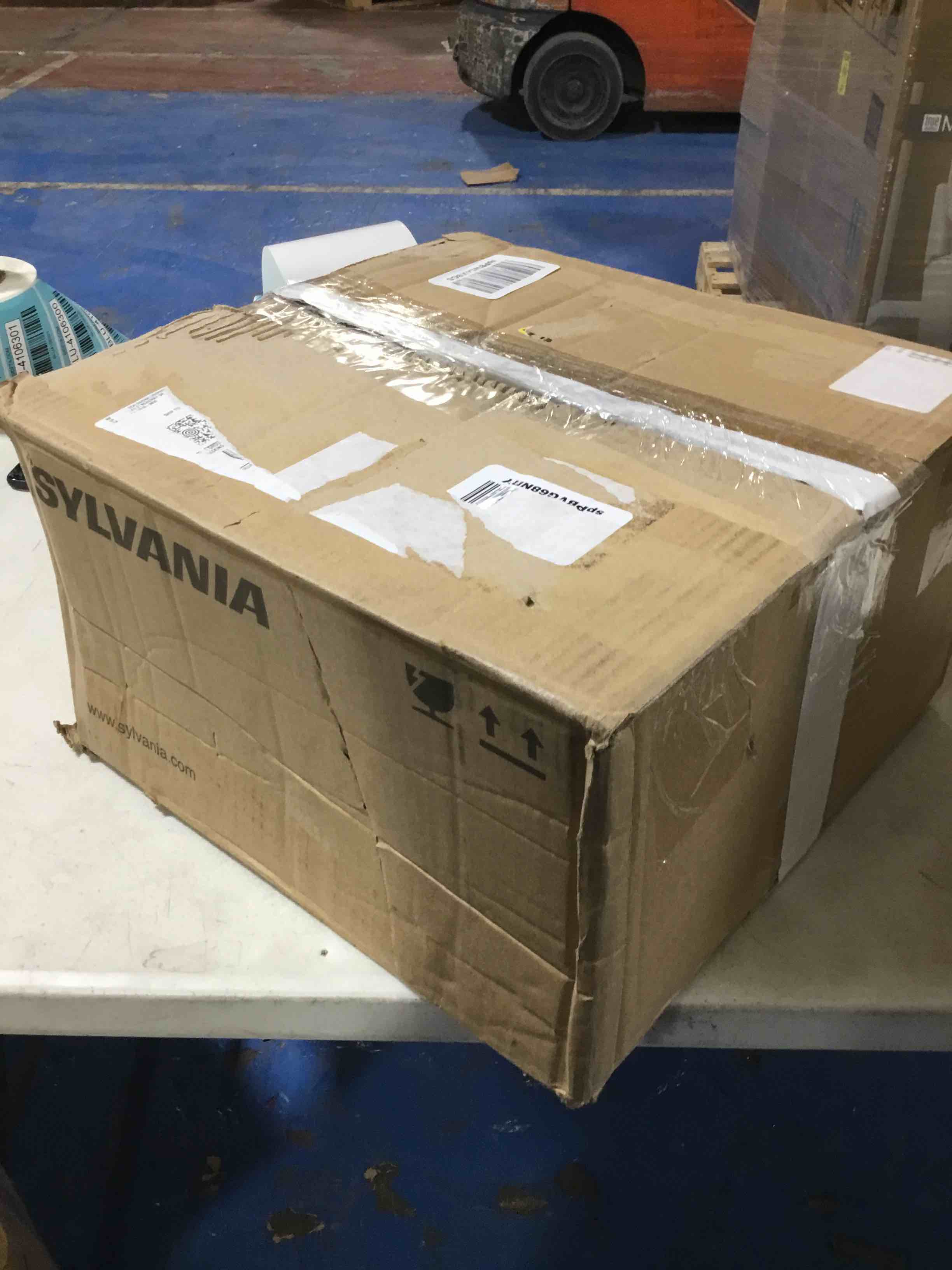 https://s3.amazonaws.com/lotting-images-prod/bidfta/BLU4106266_1705505238059.jpeg