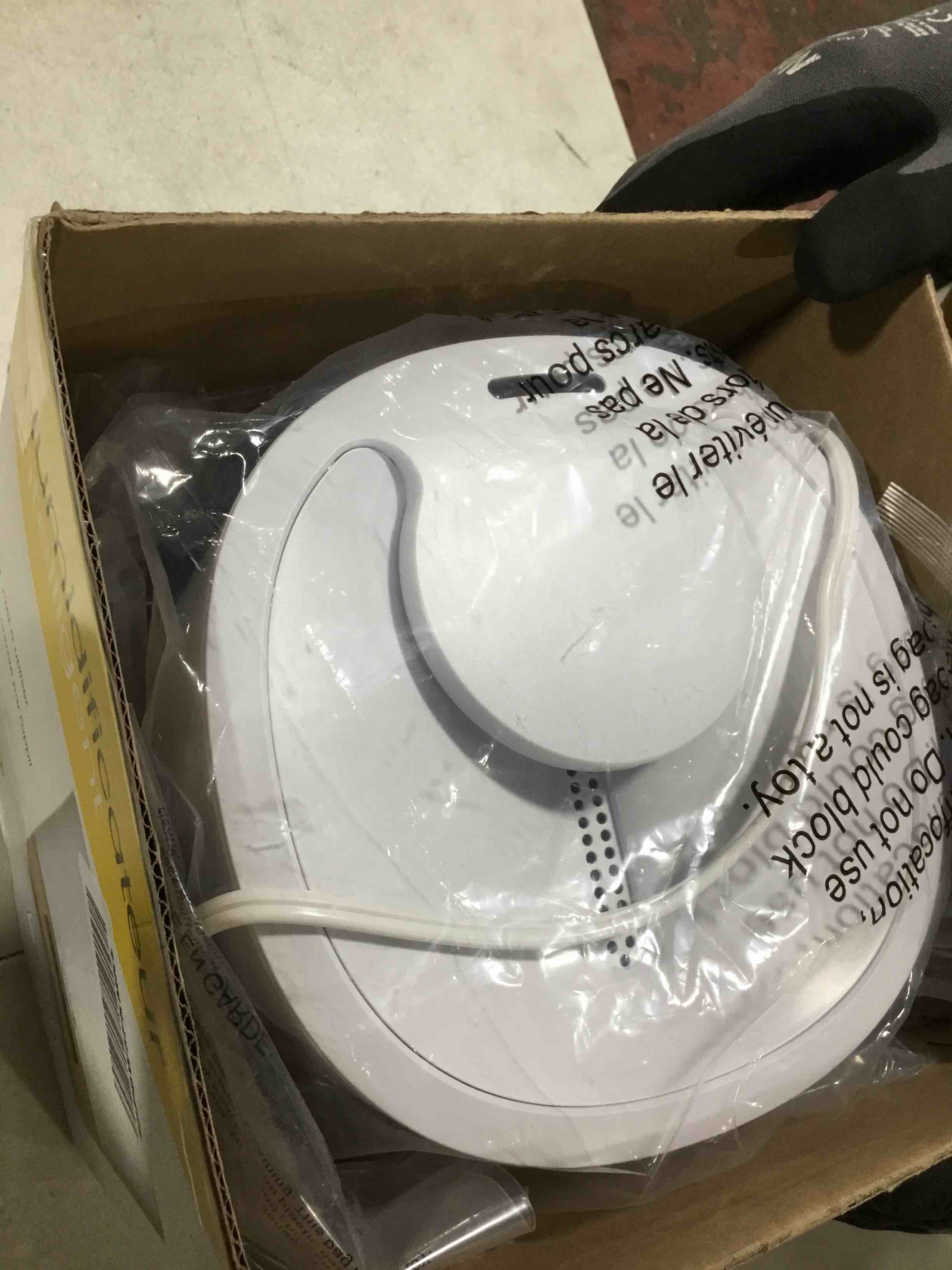 https://s3.amazonaws.com/lotting-images-prod/bidfta/BLU4109201_1707151768809.jpeg