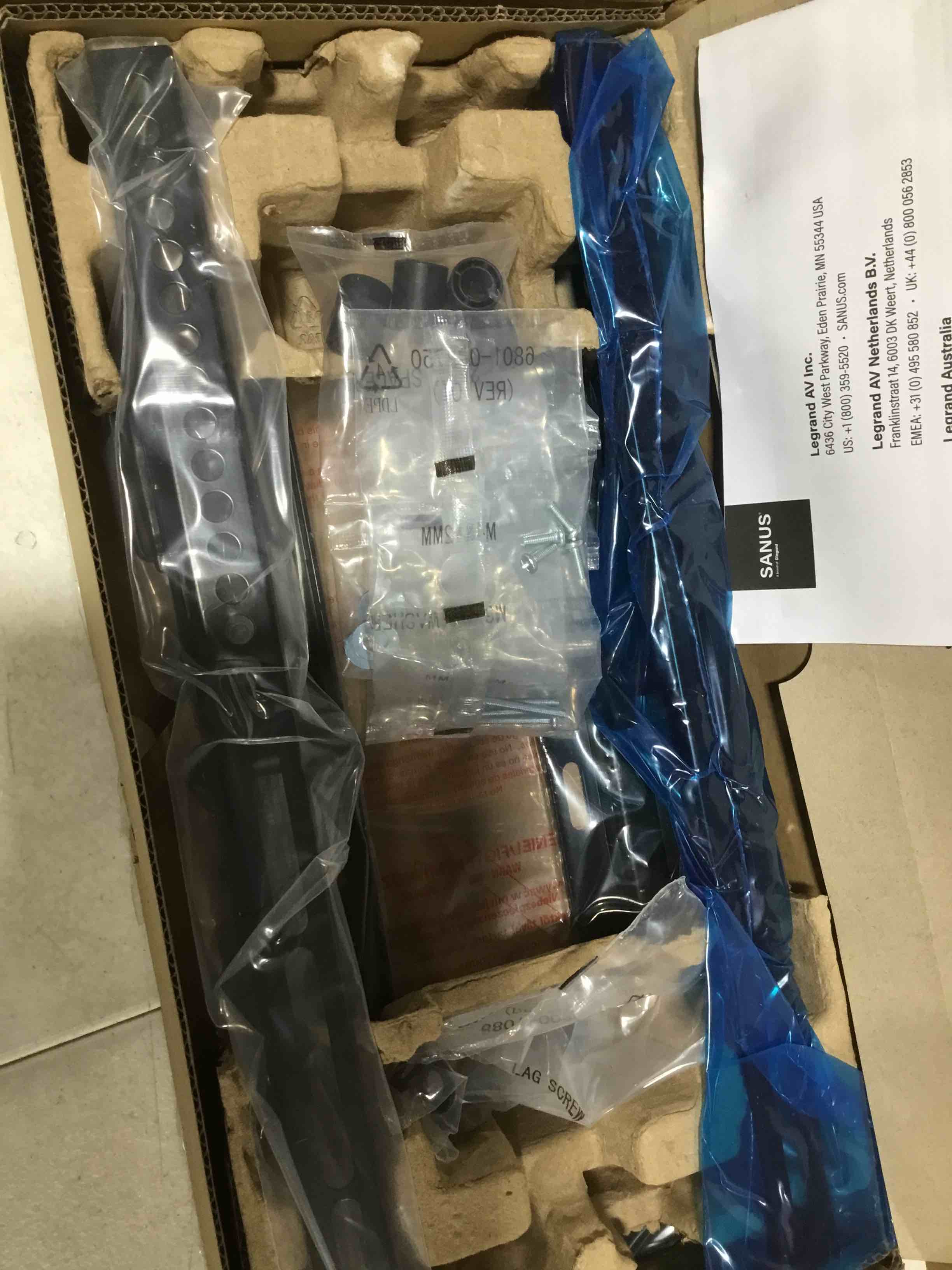 https://s3.amazonaws.com/lotting-images-prod/bidfta/BLU4109469_1707323642672.jpeg