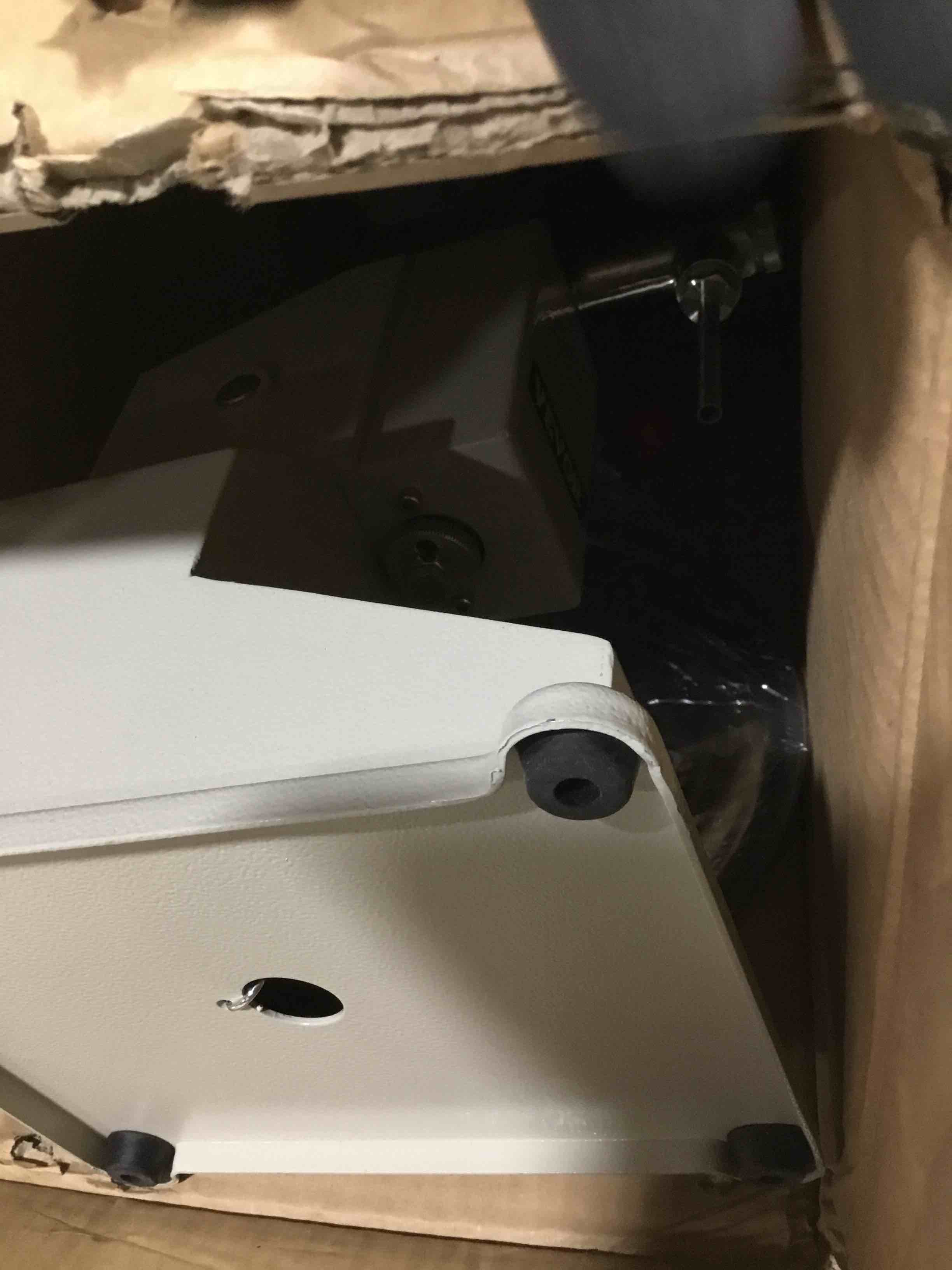 https://s3.amazonaws.com/lotting-images-prod/bidfta/BLU4109598_1707422932295.jpeg