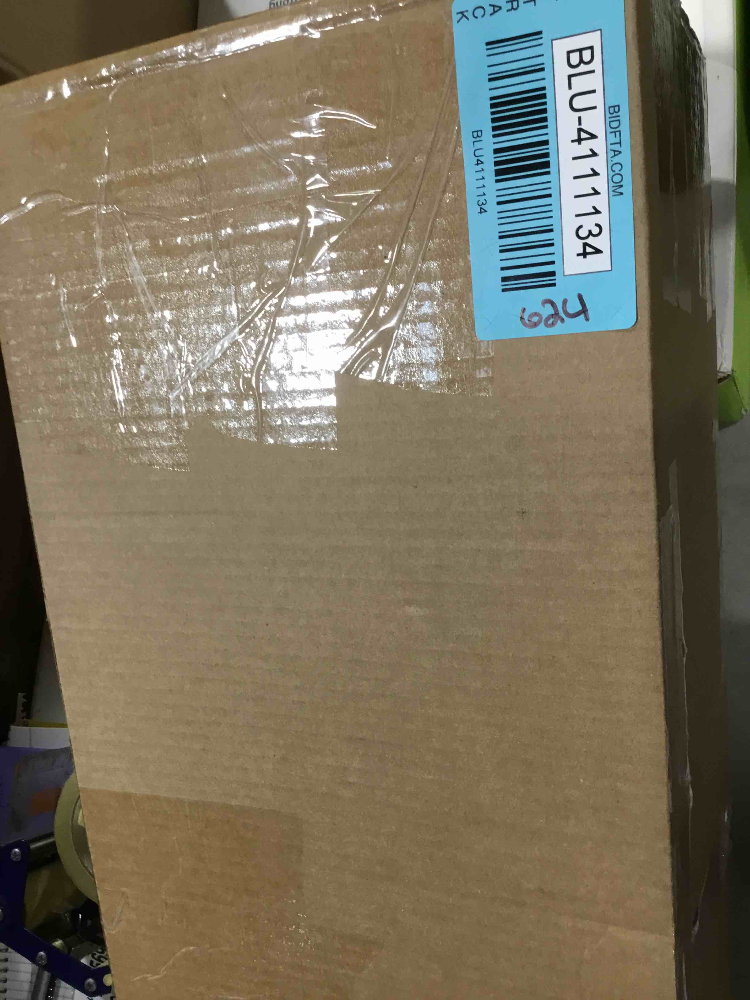 https://s3.amazonaws.com/lotting-images-prod/bidfta/BLU4111134_1707484873558.jpeg