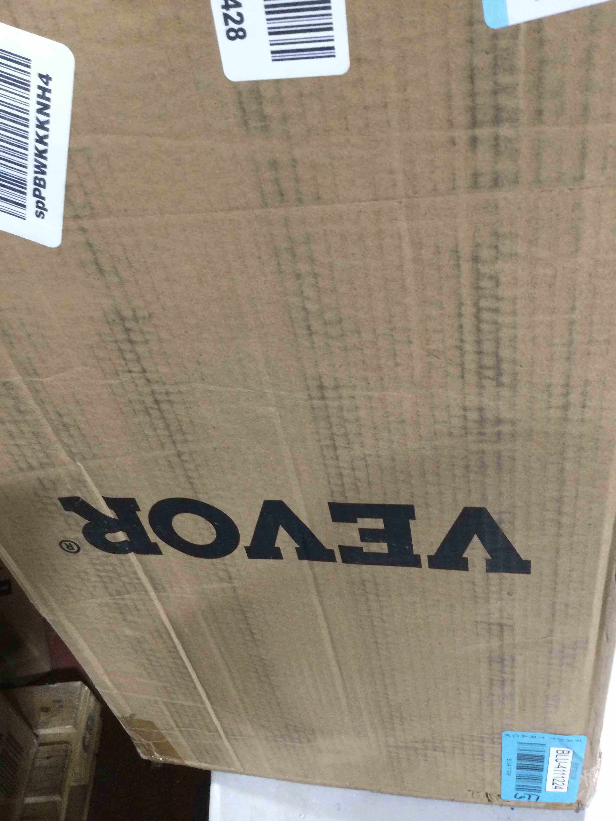 https://s3.amazonaws.com/lotting-images-prod/bidfta/BLU4111224_1707844404122.jpeg