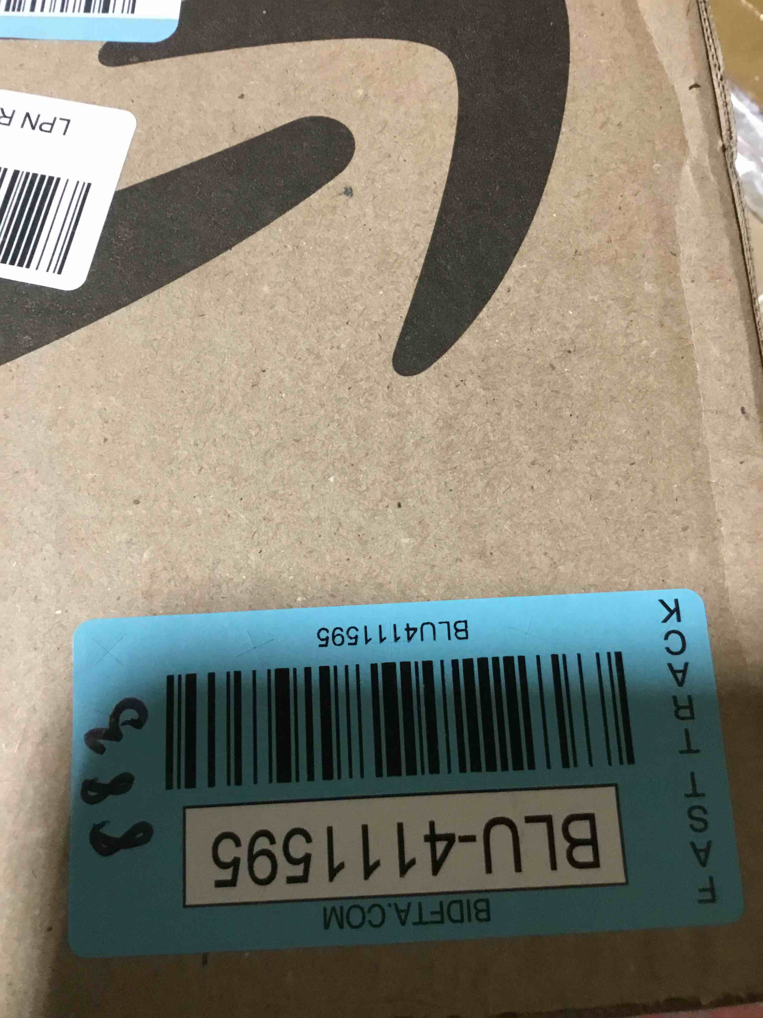 https://s3.amazonaws.com/lotting-images-prod/bidfta/BLU4111595_1708638698887.jpeg