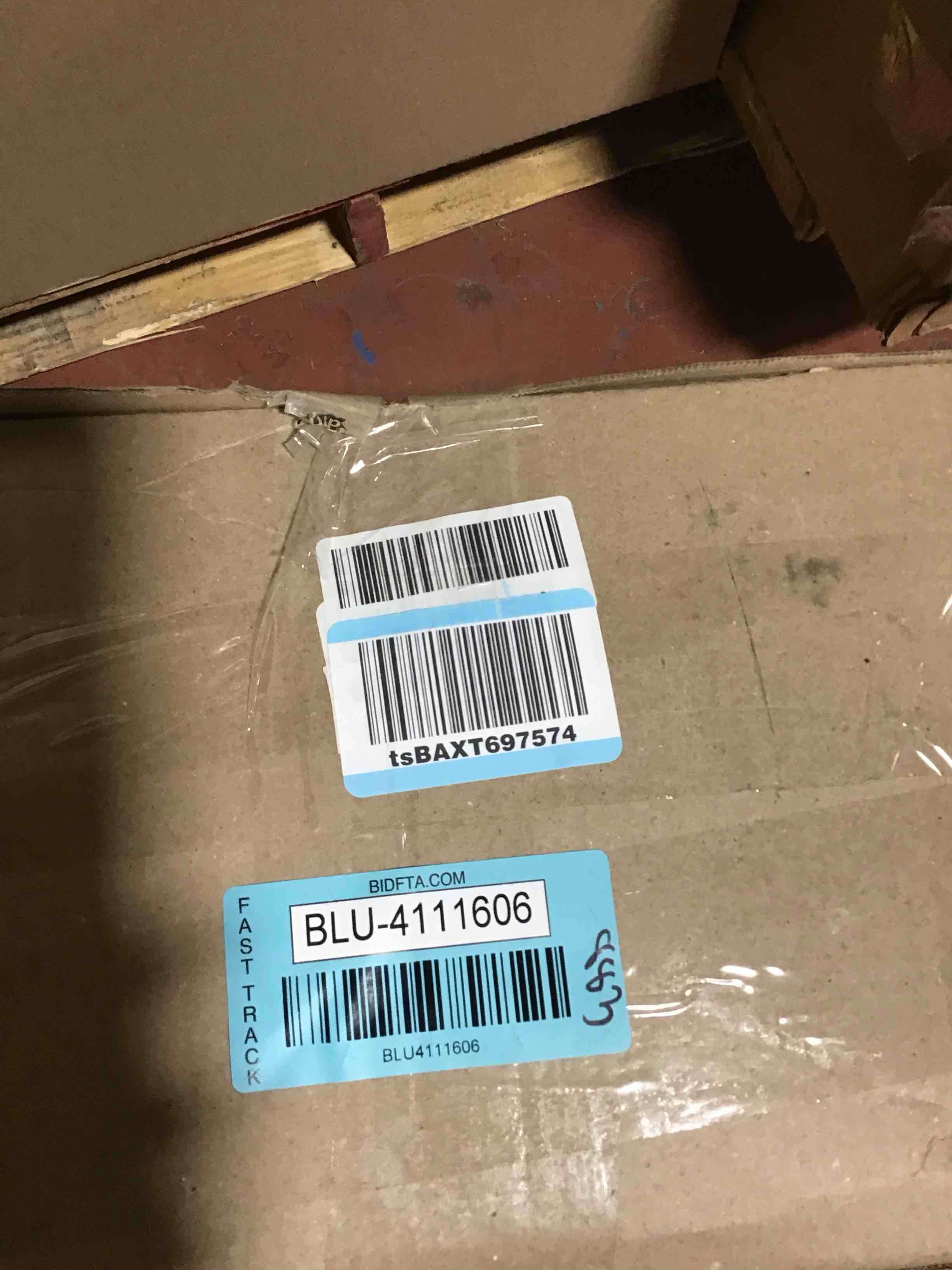 https://s3.amazonaws.com/lotting-images-prod/bidfta/BLU4111606_1708698190731.jpeg