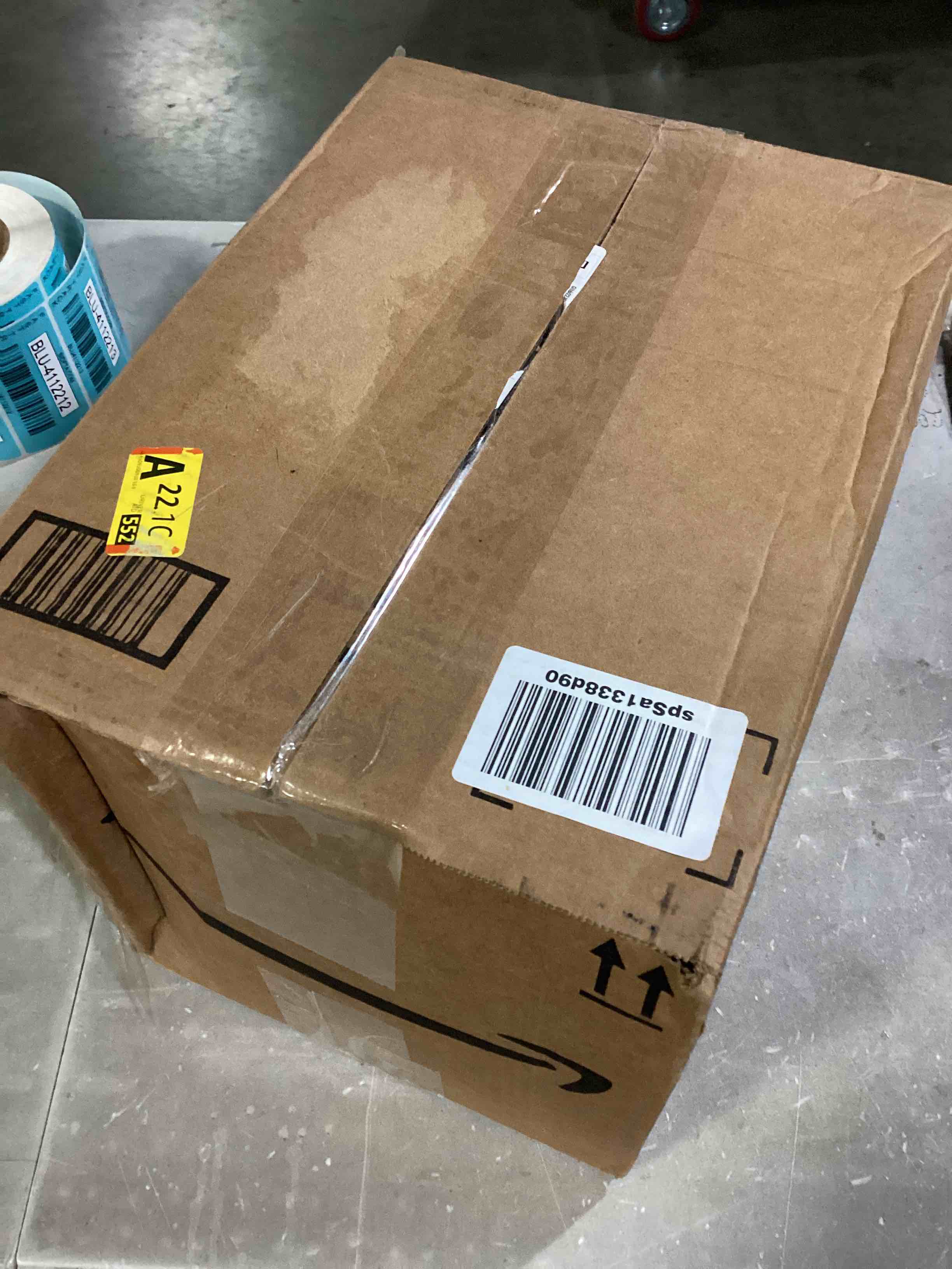 https://s3.amazonaws.com/lotting-images-prod/bidfta/BLU4111979_1701792236001.jpeg