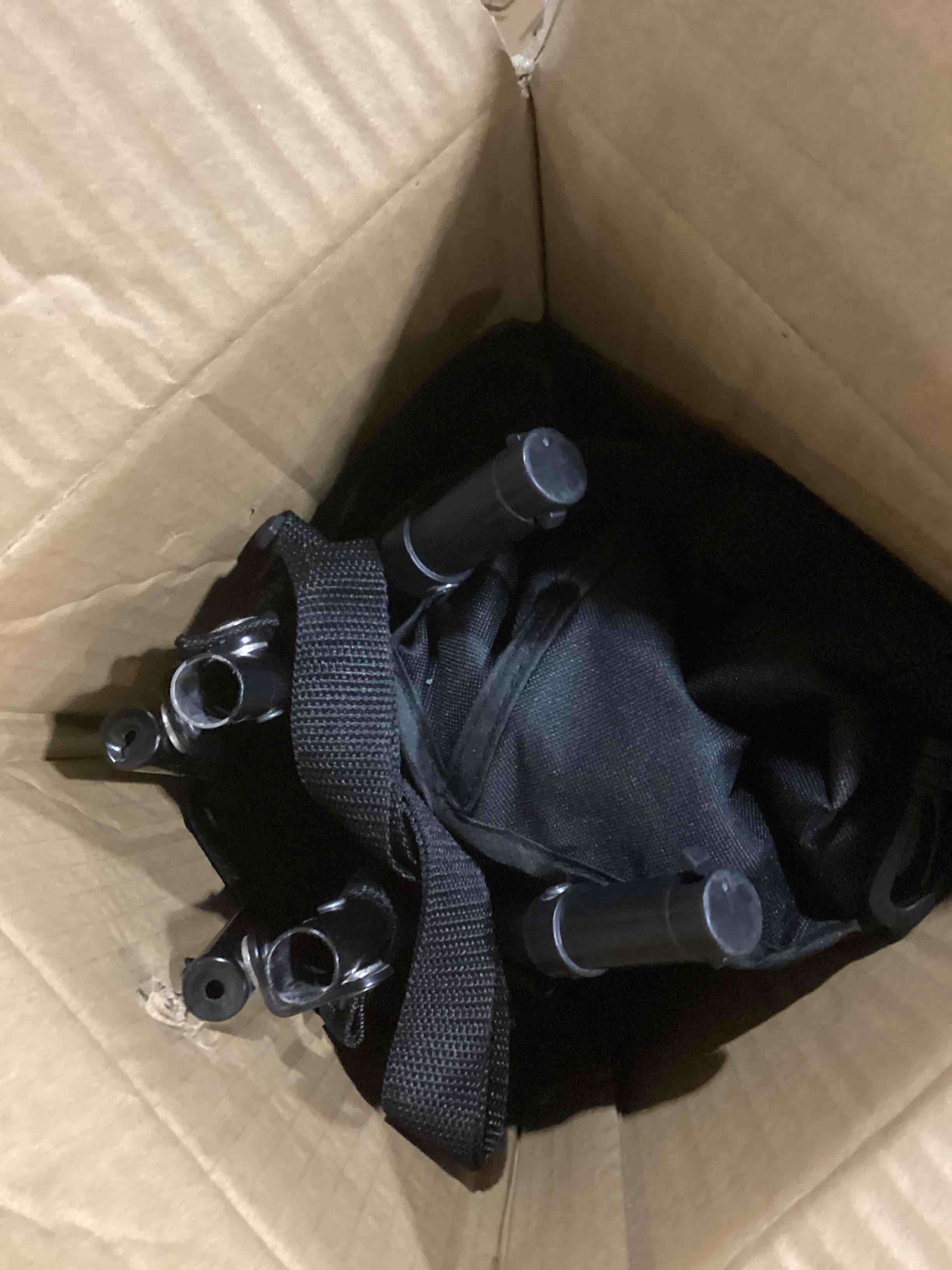 https://s3.amazonaws.com/lotting-images-prod/bidfta/BLU4112030_1701801316366.jpeg