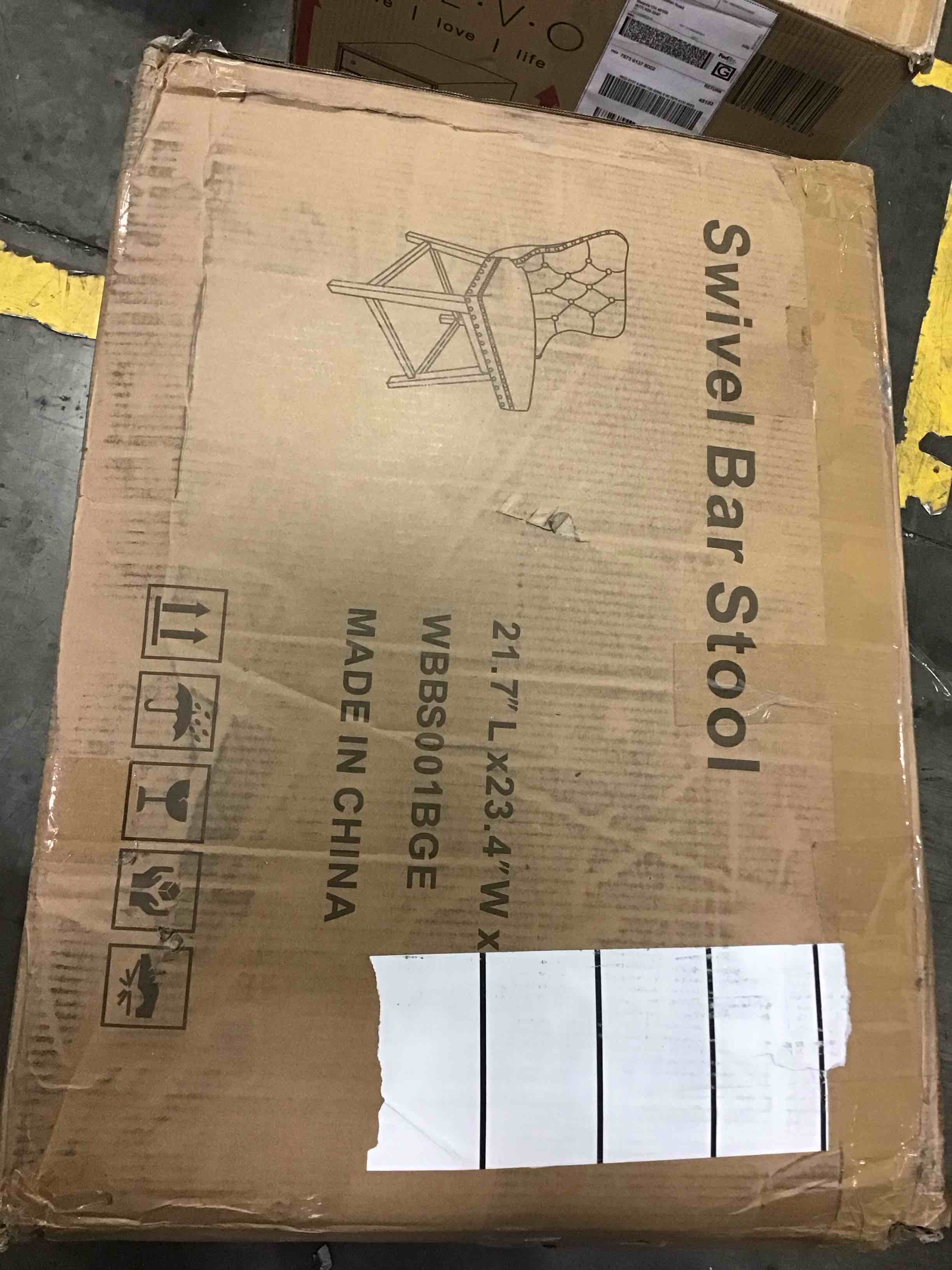 https://s3.amazonaws.com/lotting-images-prod/bidfta/BLU4114675_1703177760444.jpeg