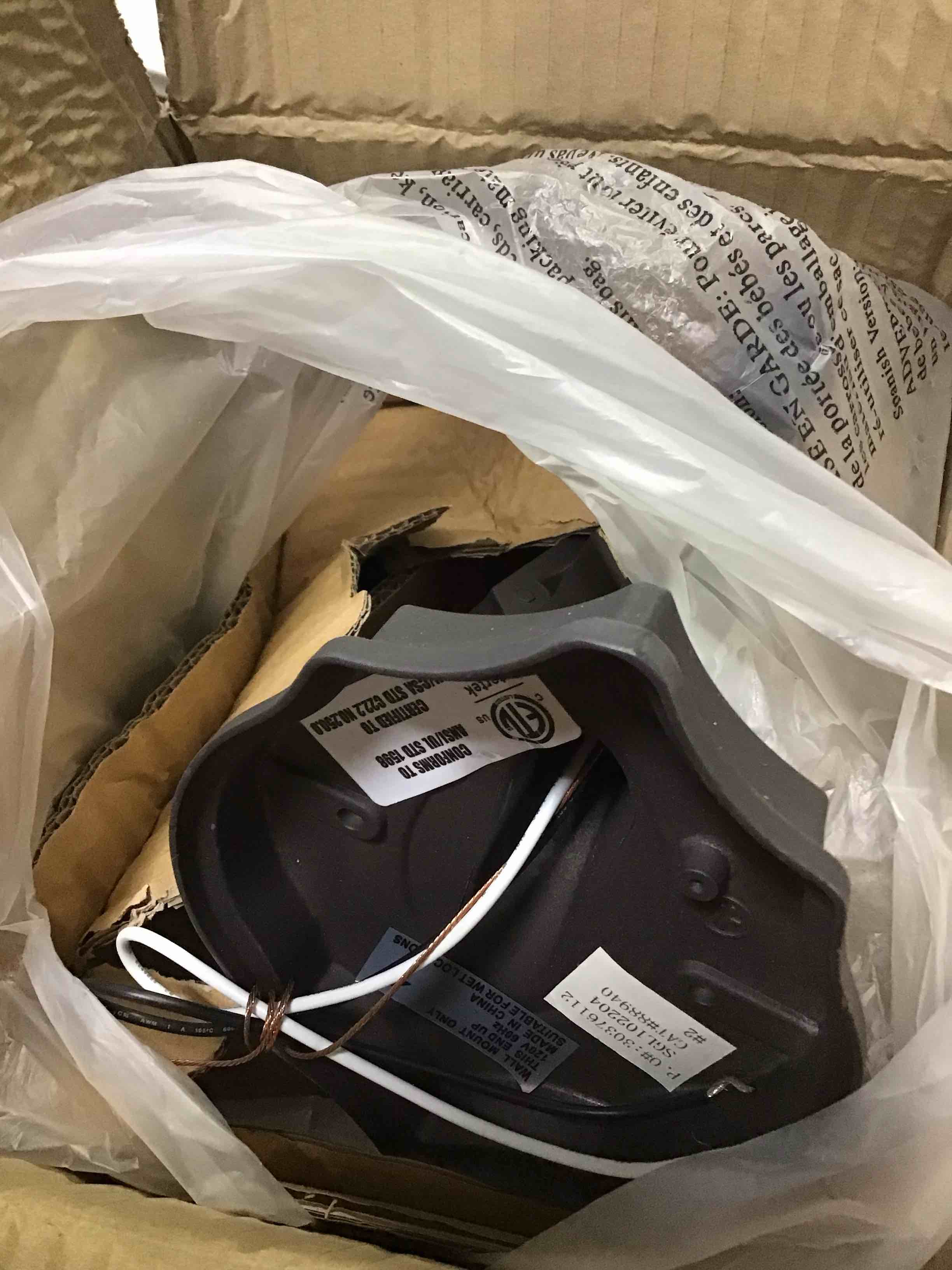 https://s3.amazonaws.com/lotting-images-prod/bidfta/BLU4114684_1703181816908.jpeg