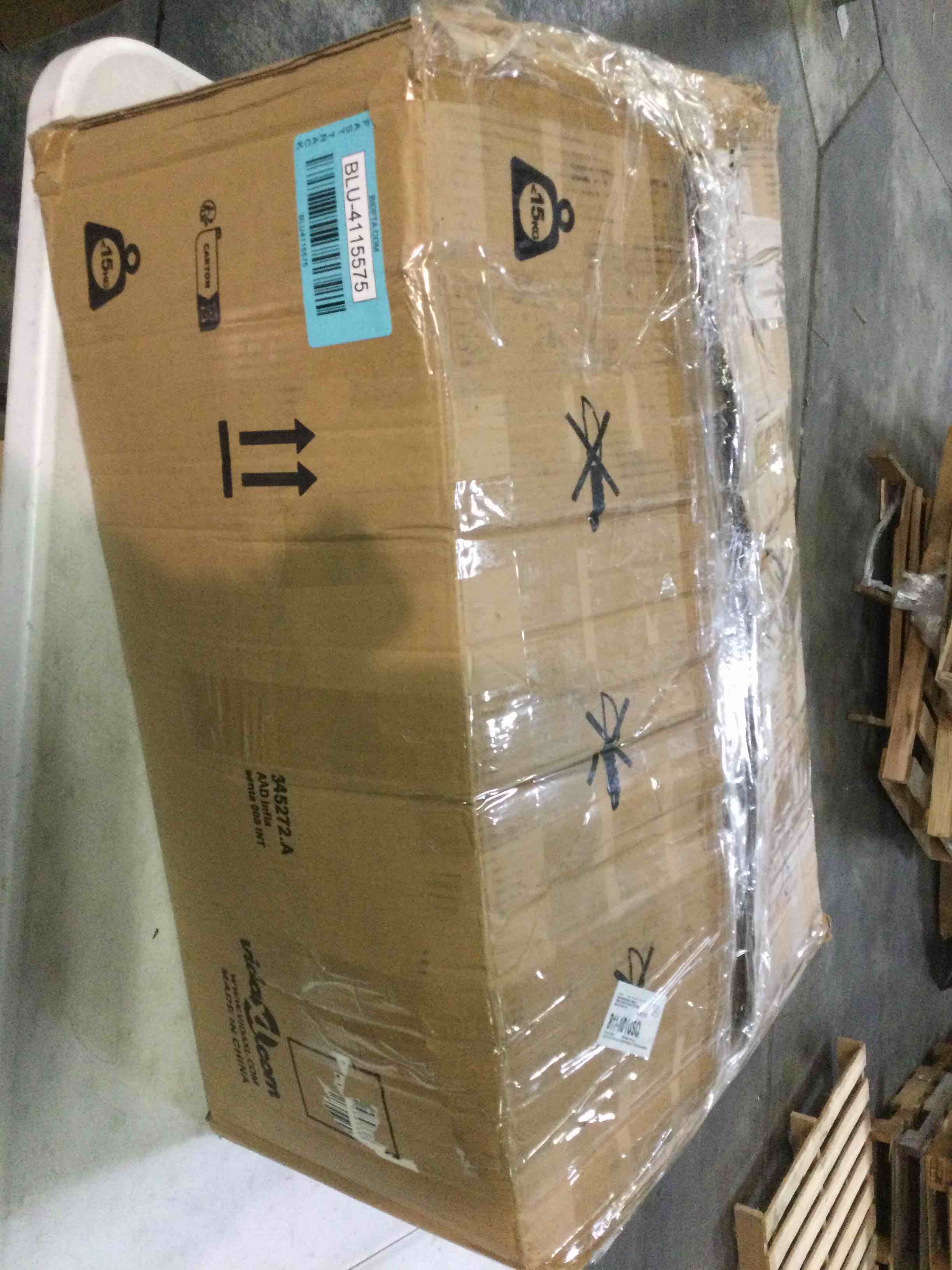 https://s3.amazonaws.com/lotting-images-prod/bidfta/BLU4115575_1702486098908.jpeg