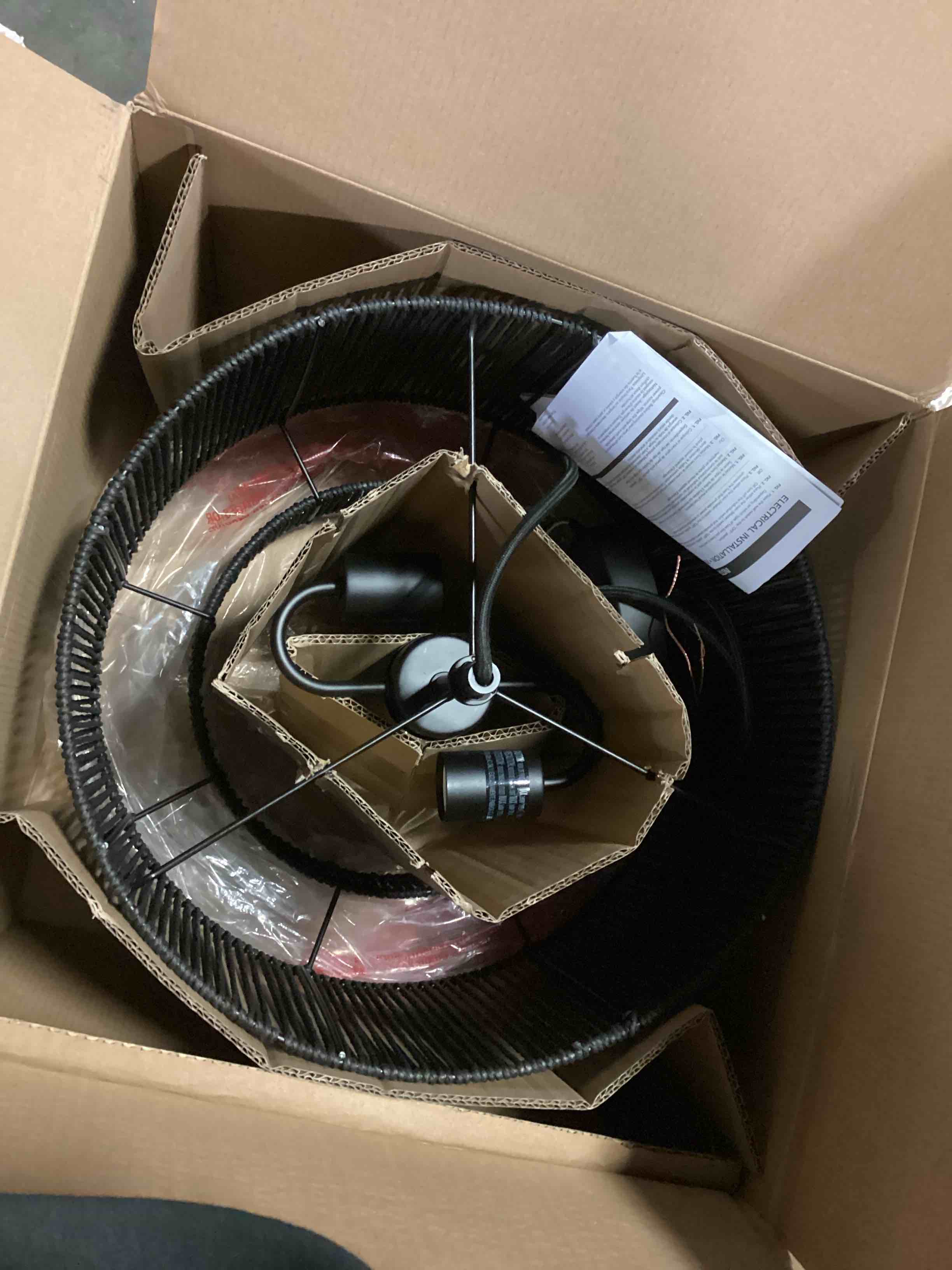https://s3.amazonaws.com/lotting-images-prod/bidfta/BLU4116252_1704566400369.jpeg