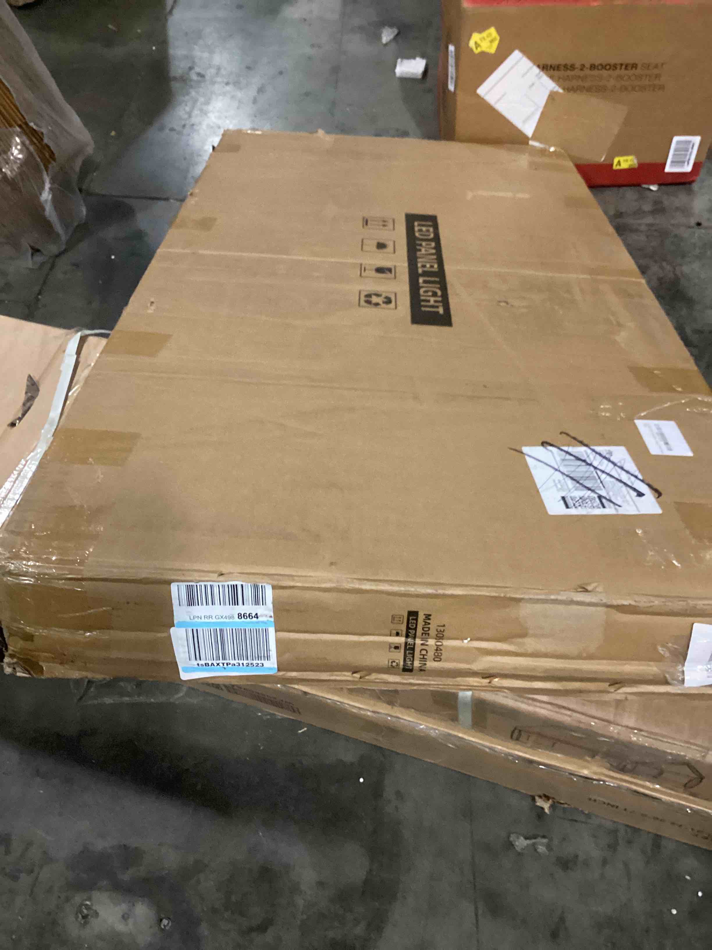 https://s3.amazonaws.com/lotting-images-prod/bidfta/BLU4118902_1702913660789.jpeg