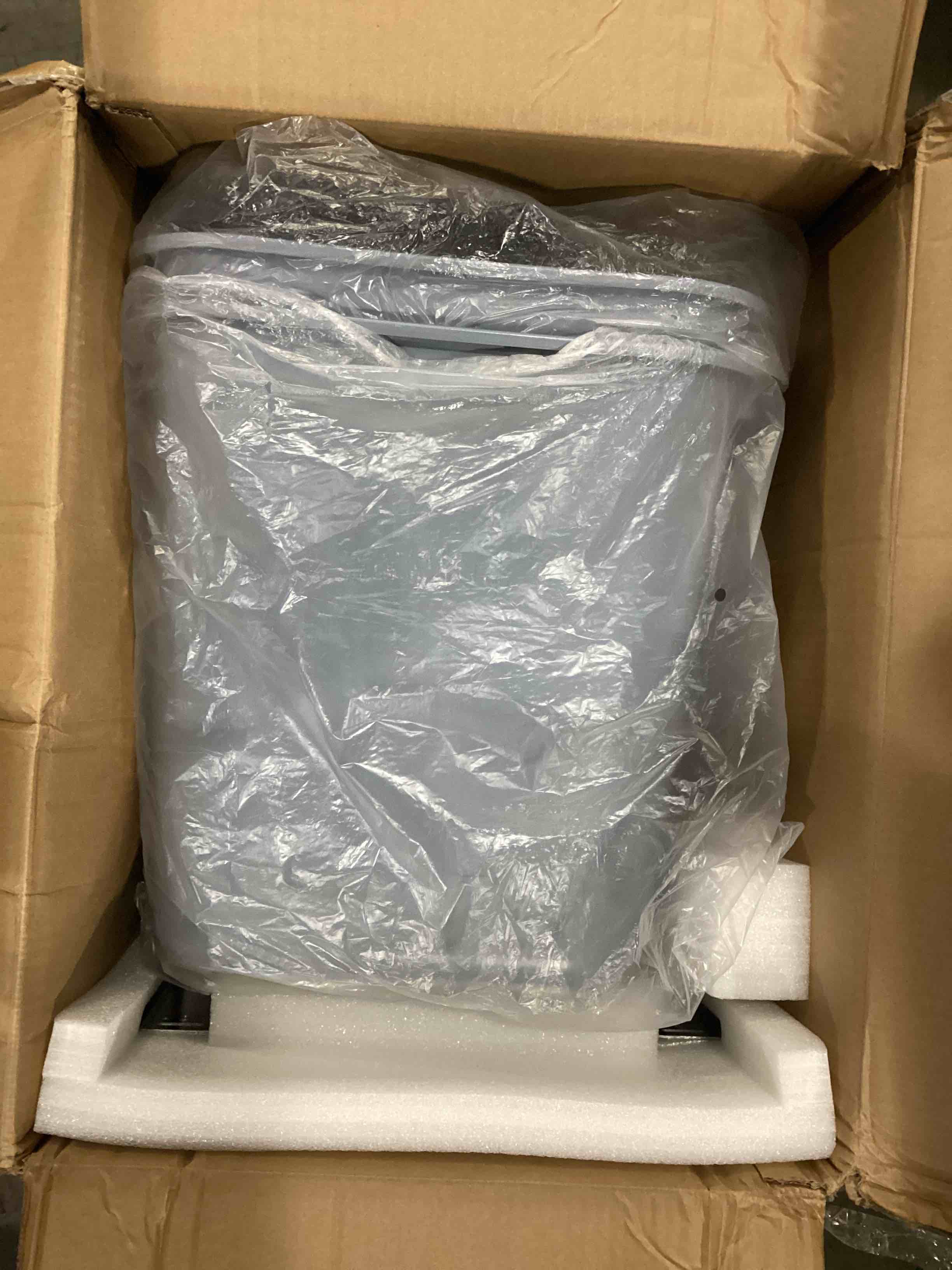 https://s3.amazonaws.com/lotting-images-prod/bidfta/BLU4119432_1703599031948.jpeg