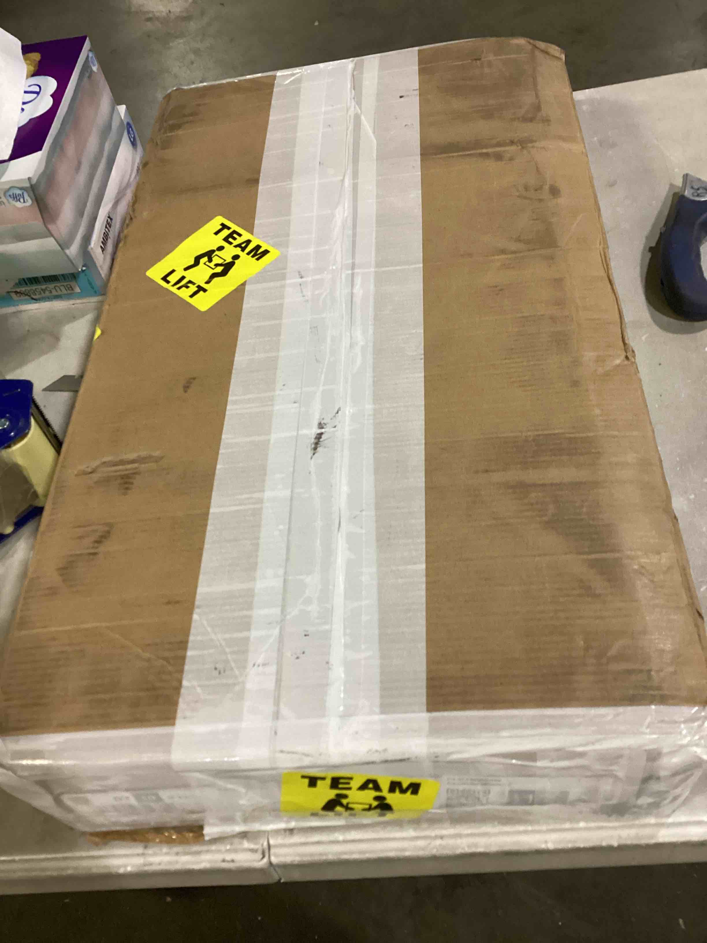 https://s3.amazonaws.com/lotting-images-prod/bidfta/BLU4119993_1701452609945.jpeg