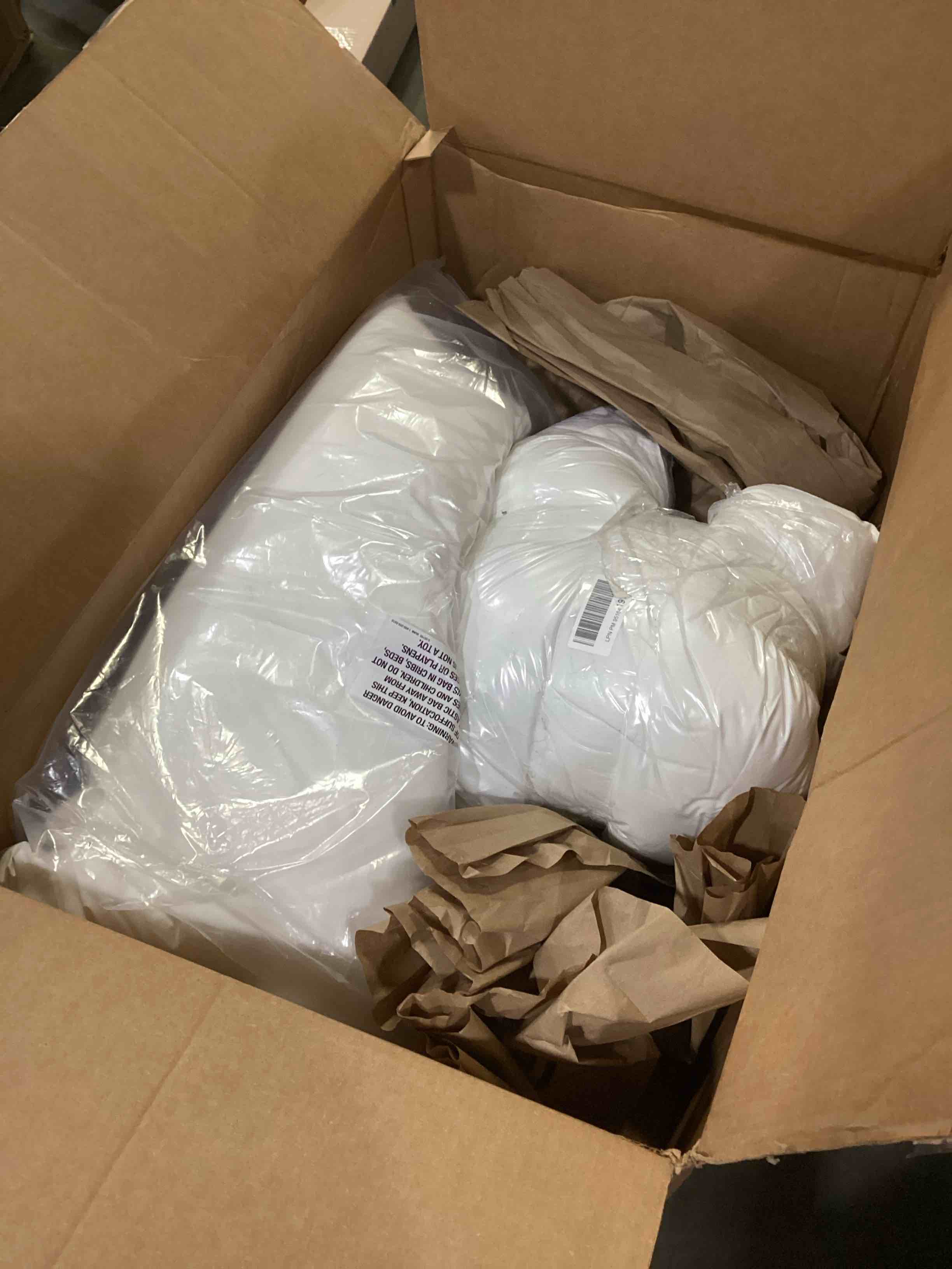 https://s3.amazonaws.com/lotting-images-prod/bidfta/BLU4120028_1701693468614.jpeg