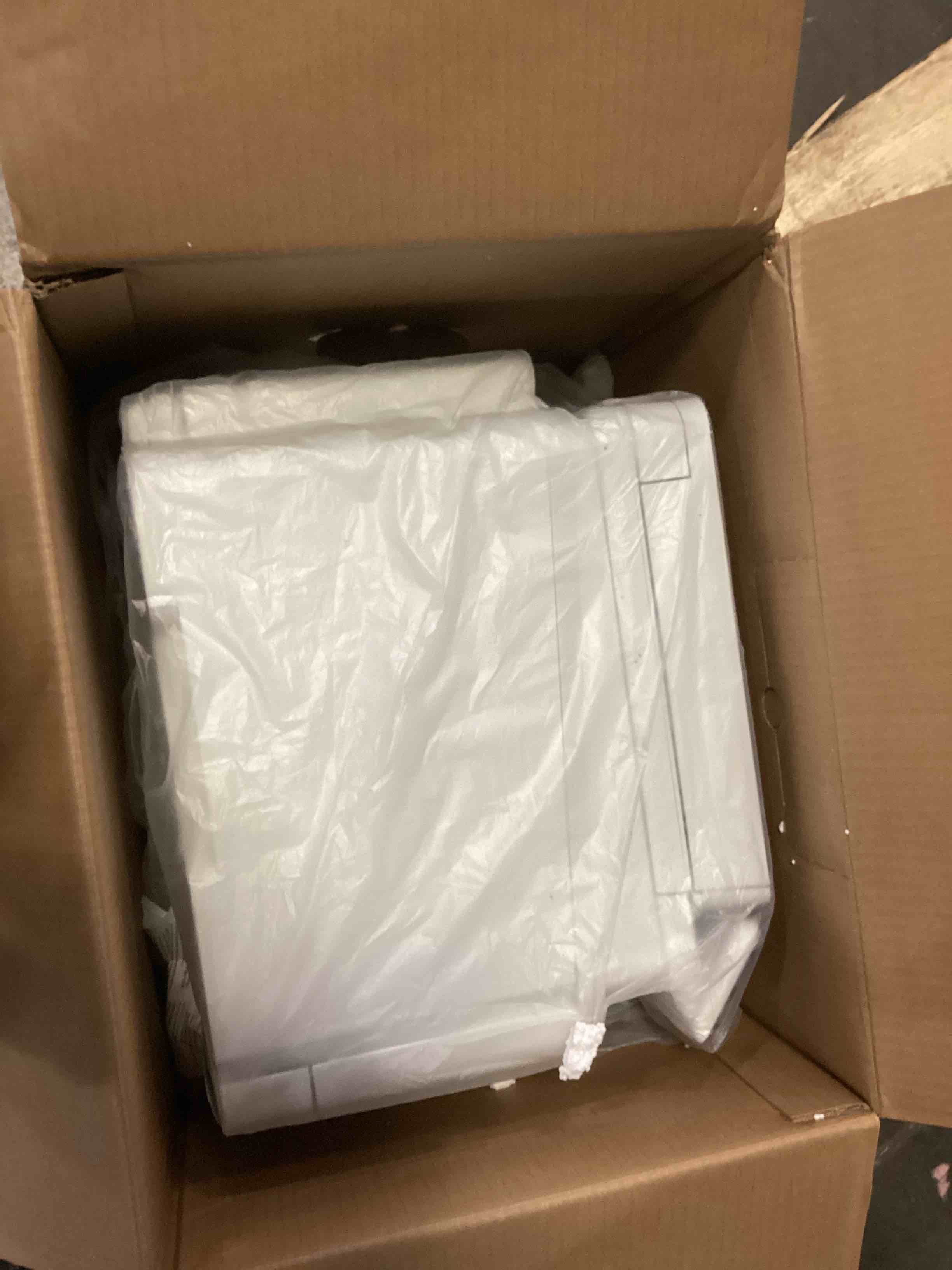 https://s3.amazonaws.com/lotting-images-prod/bidfta/BLU4120286_1701452586902.jpeg