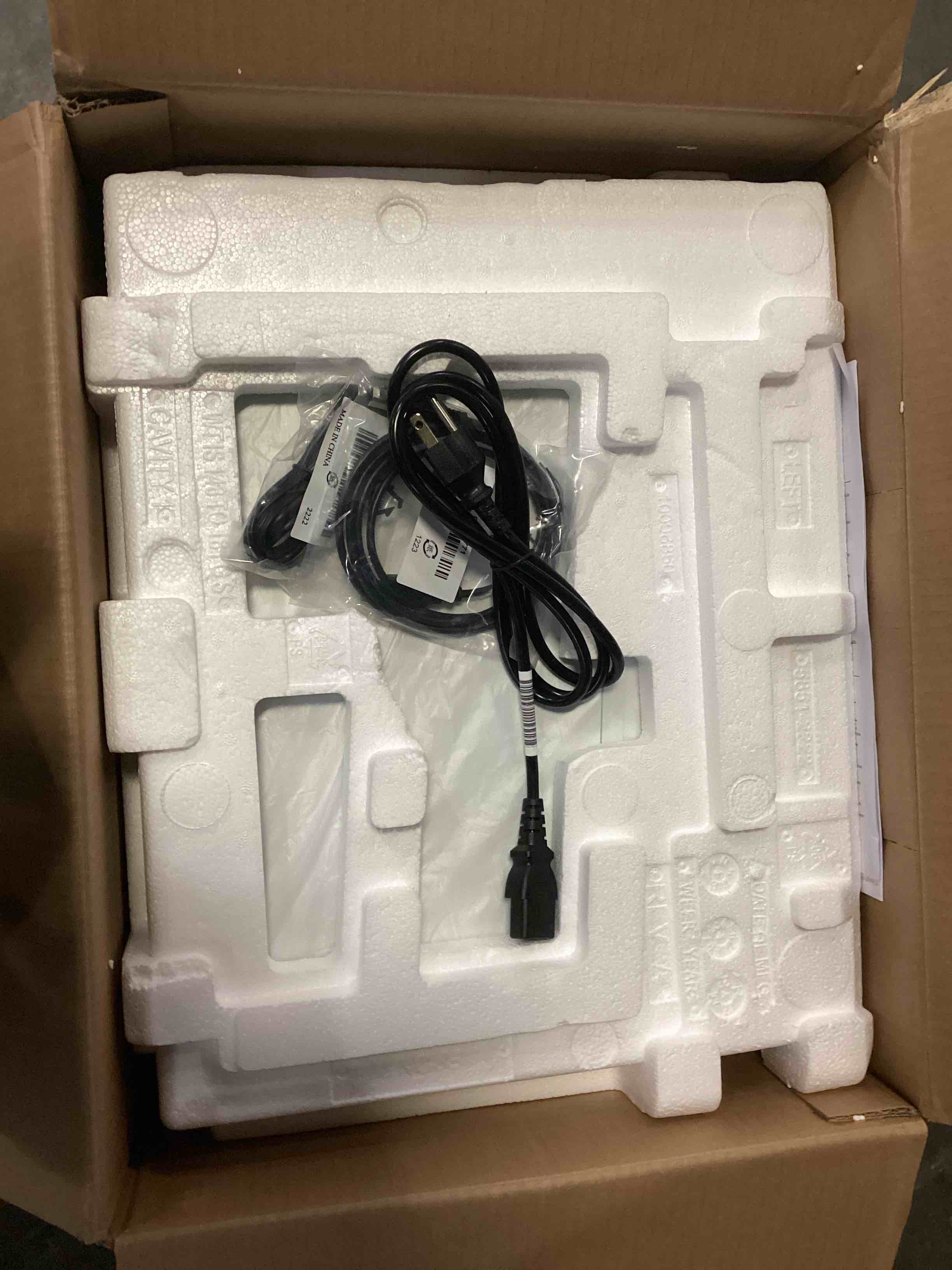 https://s3.amazonaws.com/lotting-images-prod/bidfta/BLU4120286_1701452633717.jpeg