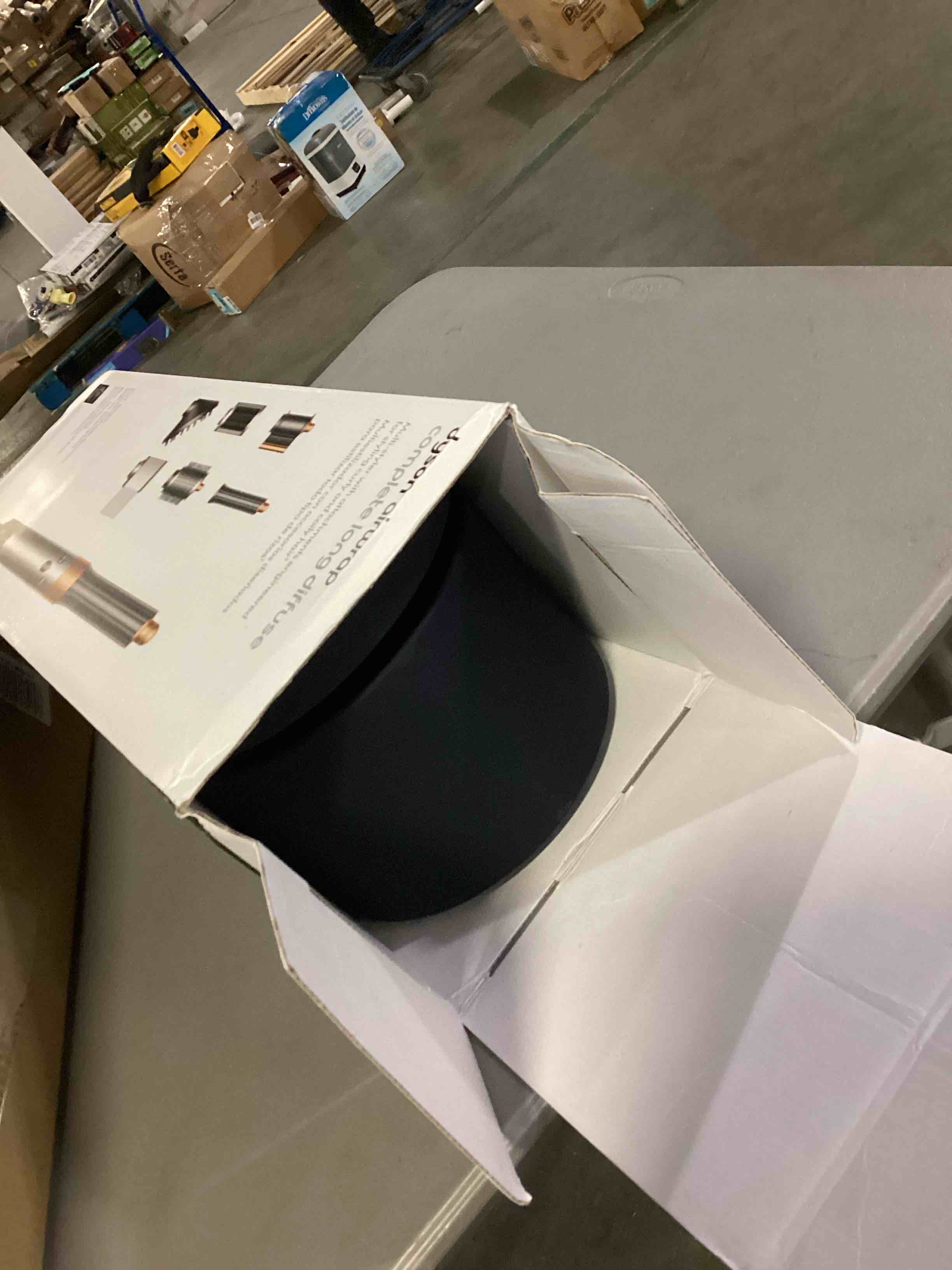 https://s3.amazonaws.com/lotting-images-prod/bidfta/BLU4120351_1701713591601.jpeg
