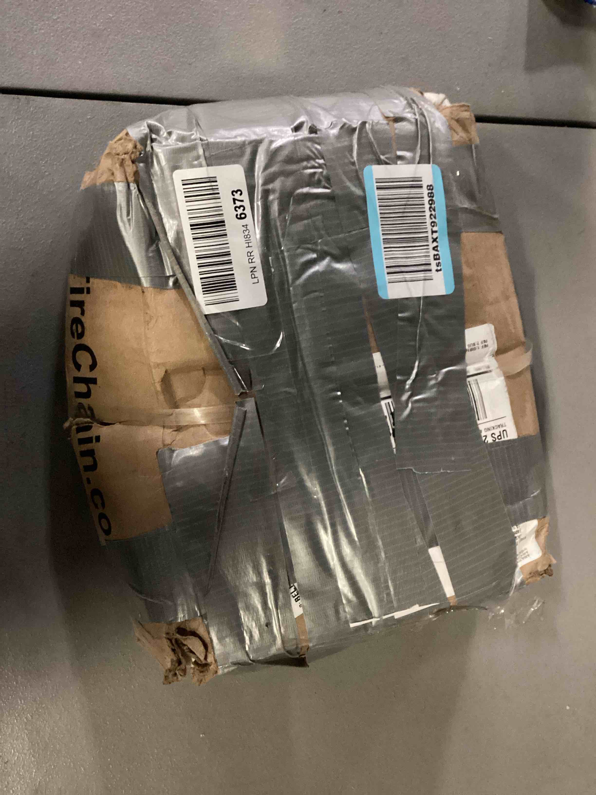 https://s3.amazonaws.com/lotting-images-prod/bidfta/BLU4120449_1702304927277.jpeg