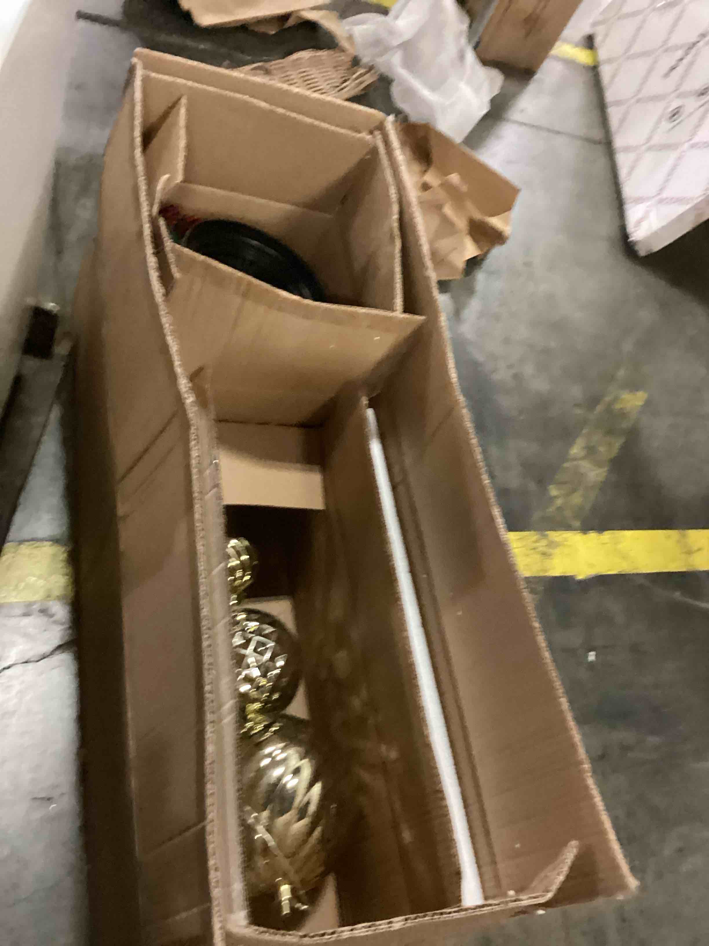 https://s3.amazonaws.com/lotting-images-prod/bidfta/BLU4120700_1702652067485.jpeg