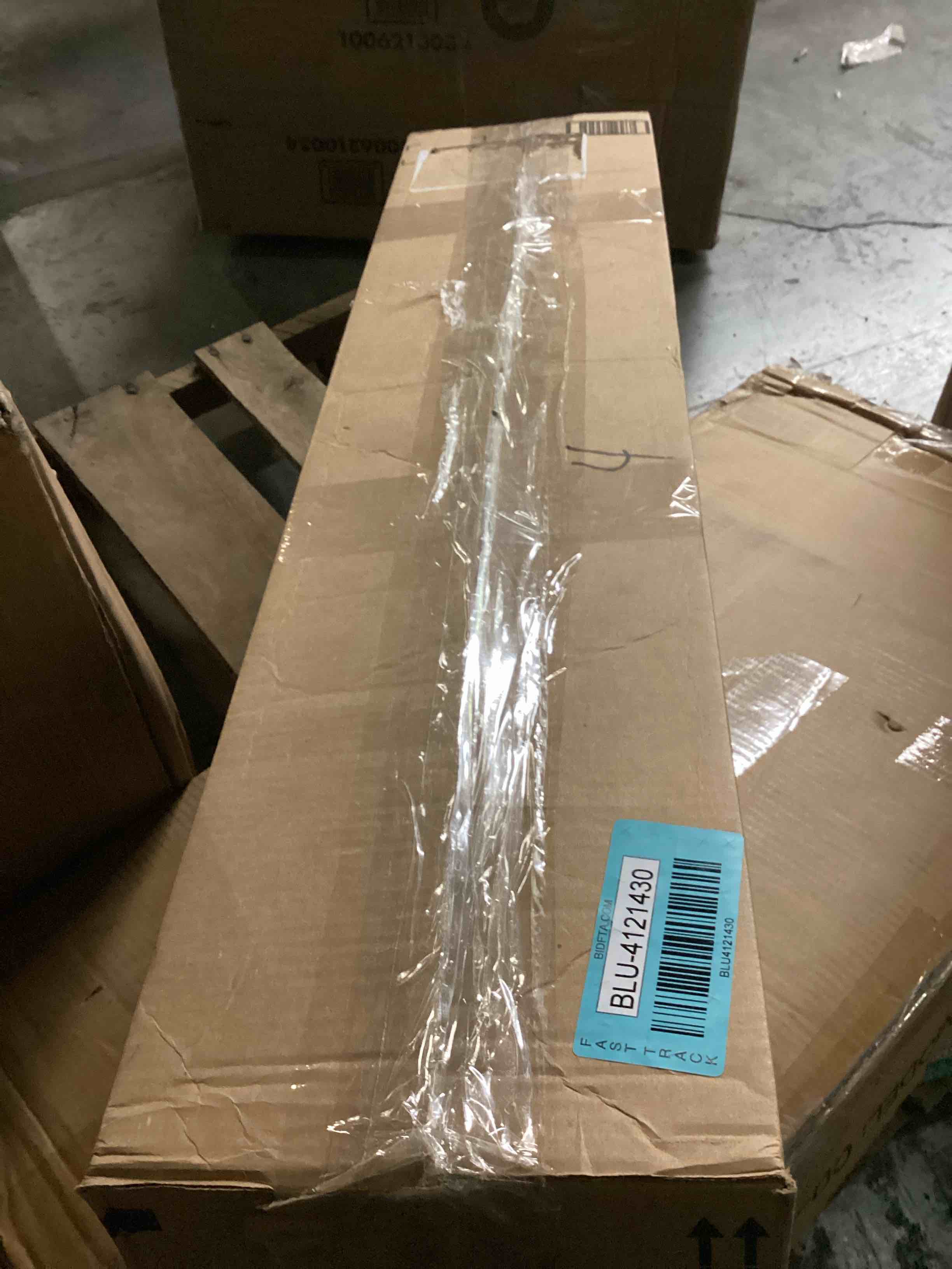 https://s3.amazonaws.com/lotting-images-prod/bidfta/BLU4121430_1700595347026.jpeg