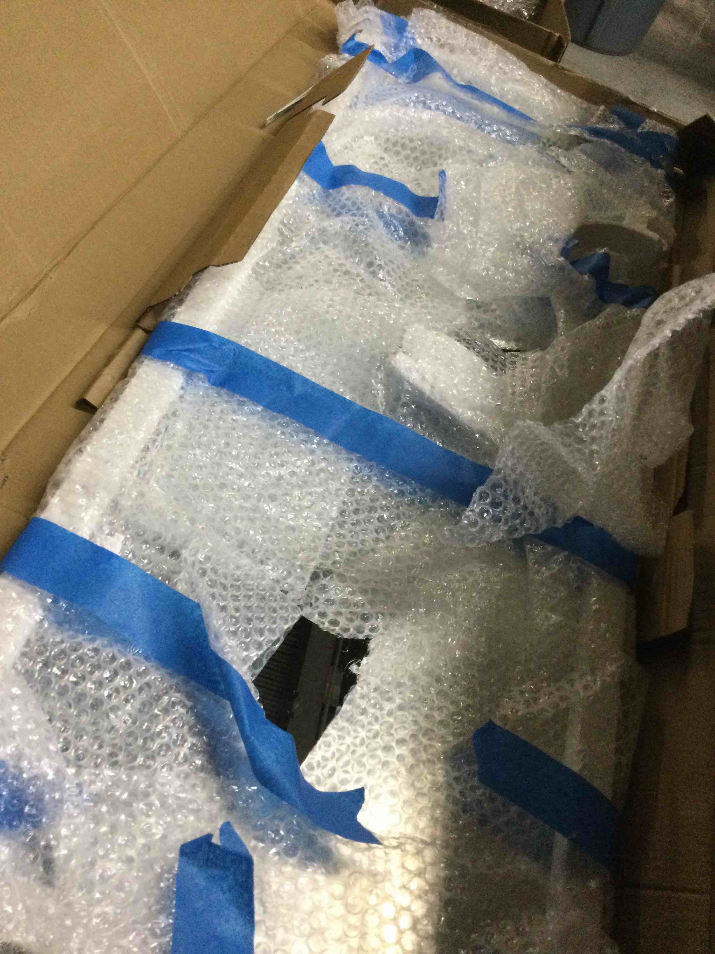 https://s3.amazonaws.com/lotting-images-prod/bidfta/BLU4122668_1700597828468.jpeg