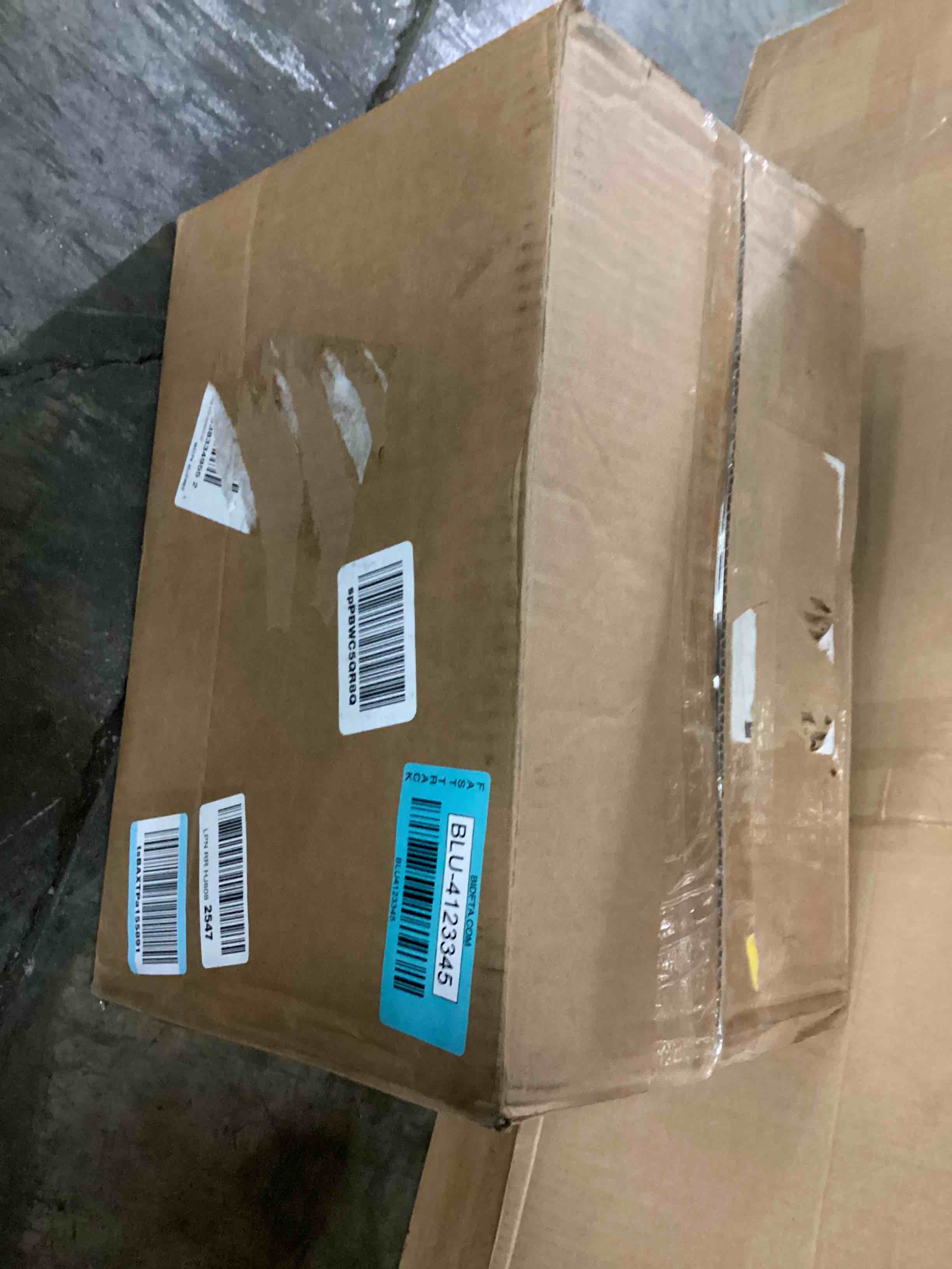 https://s3.amazonaws.com/lotting-images-prod/bidfta/BLU4123345_1701261290689.jpeg