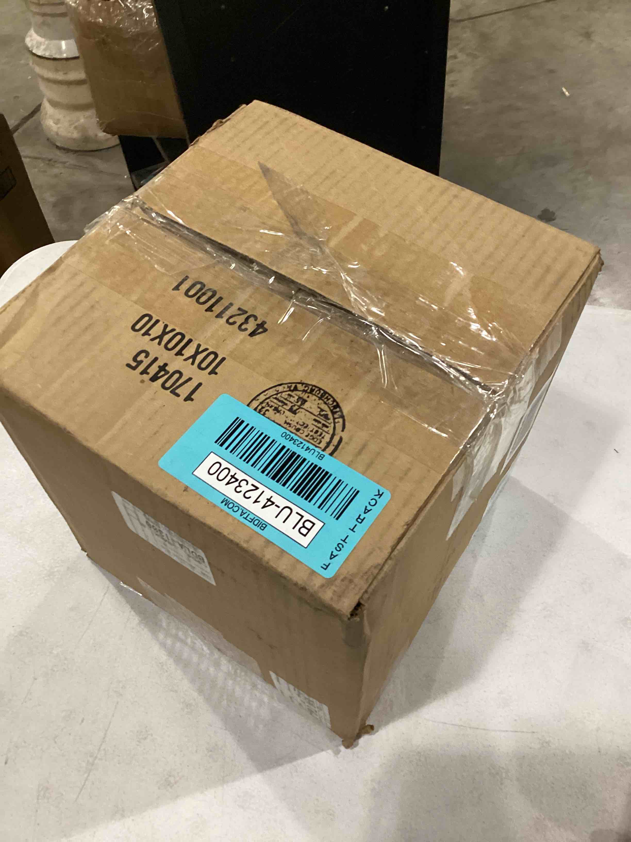 https://s3.amazonaws.com/lotting-images-prod/bidfta/BLU4123400_1701276329982.jpeg