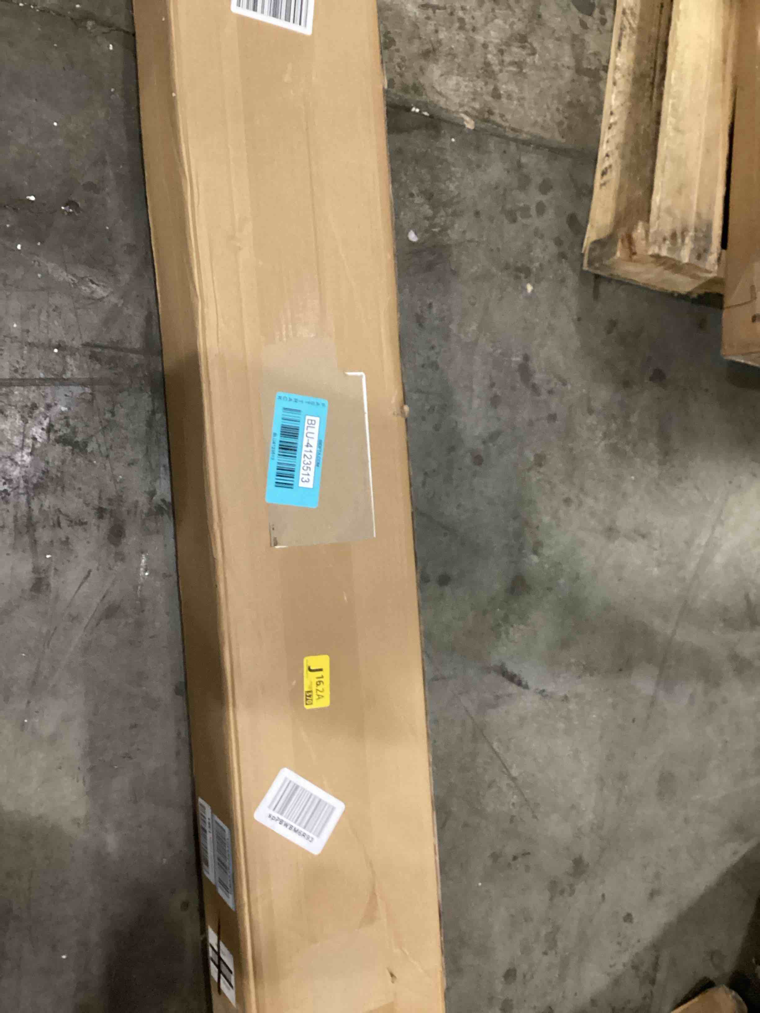 https://s3.amazonaws.com/lotting-images-prod/bidfta/BLU4123513_1701358412567.jpeg