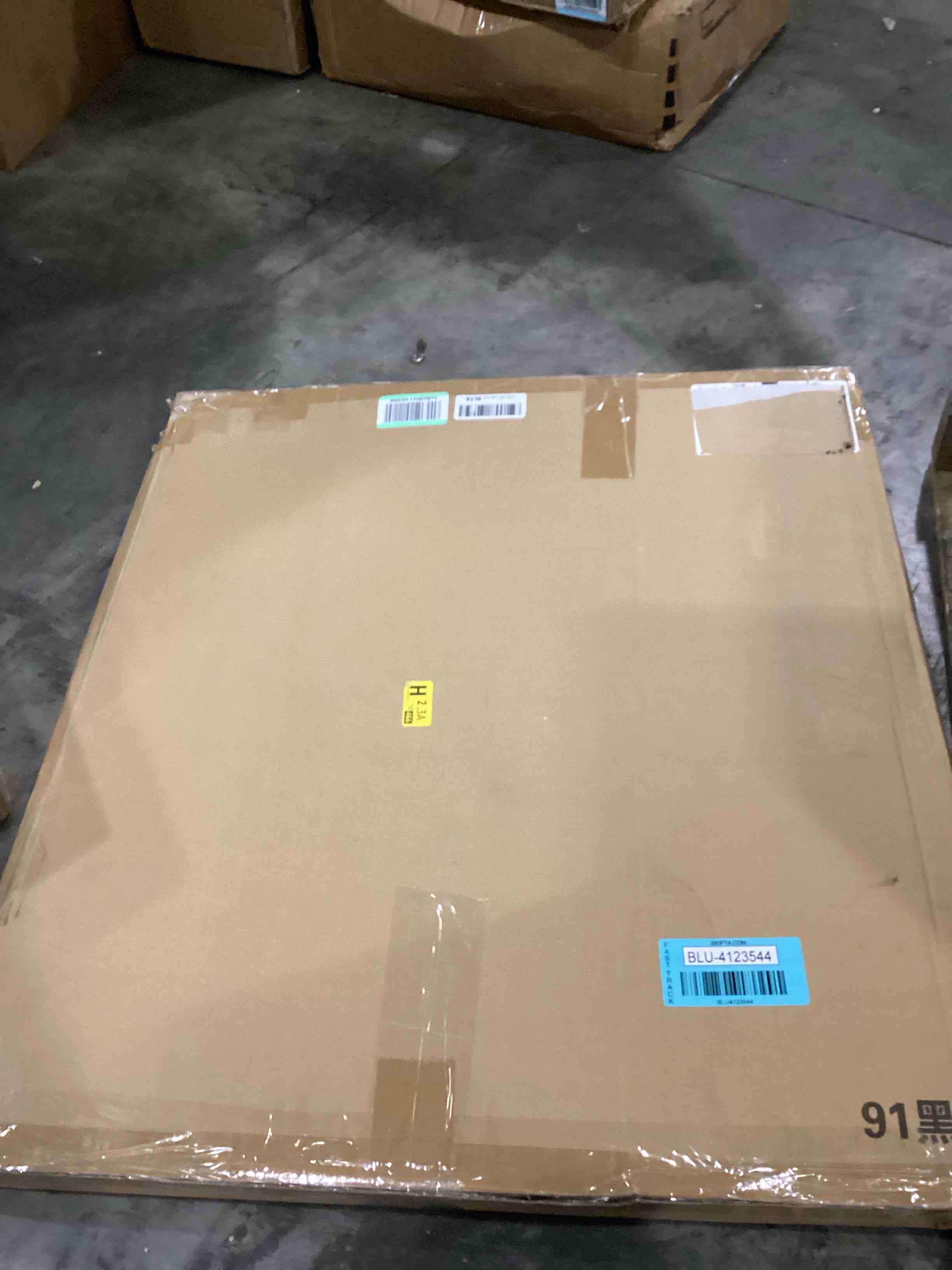 https://s3.amazonaws.com/lotting-images-prod/bidfta/BLU4123544_1701367433007.jpeg