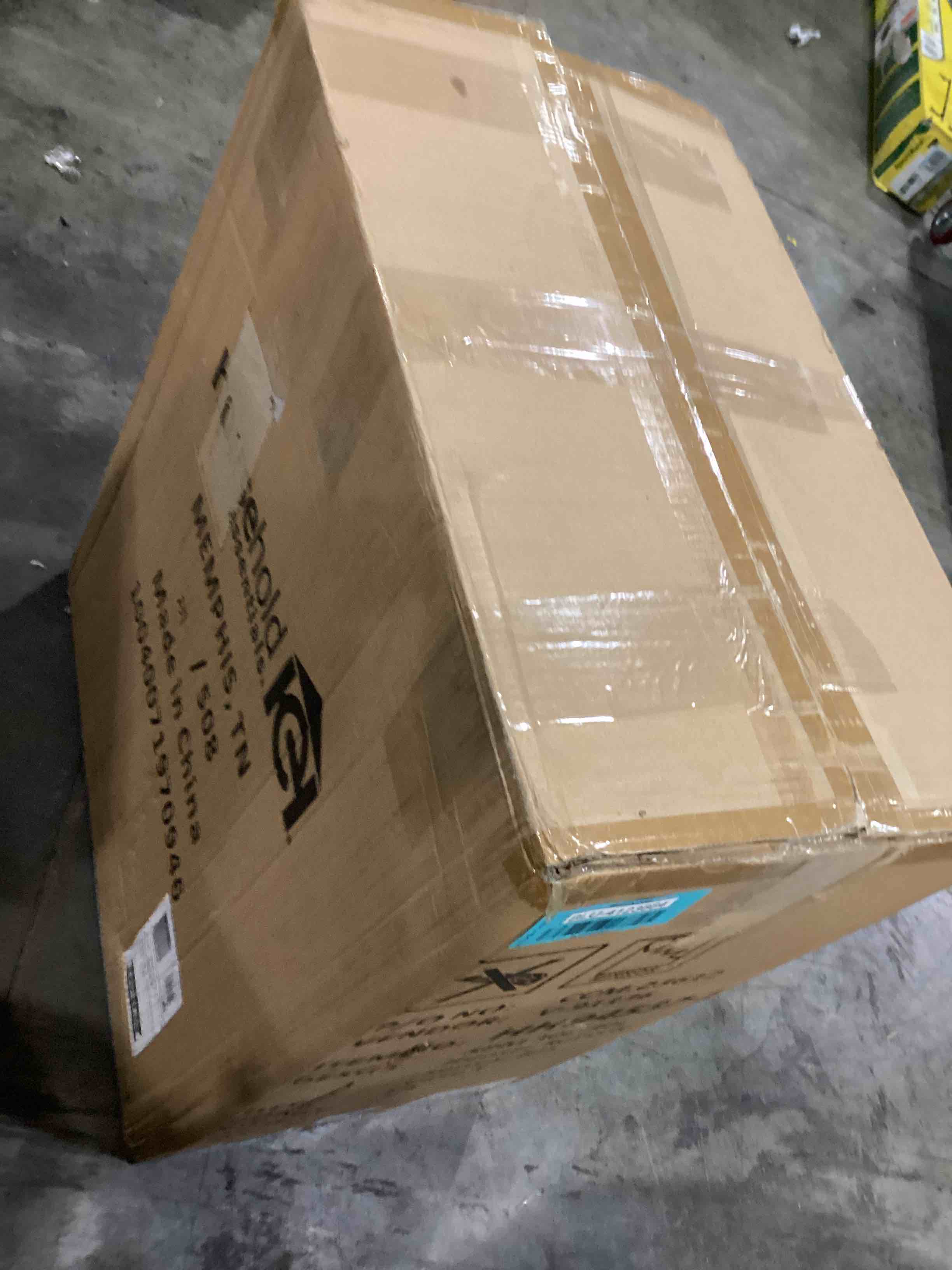 https://s3.amazonaws.com/lotting-images-prod/bidfta/BLU4123664_1701448195199.jpeg