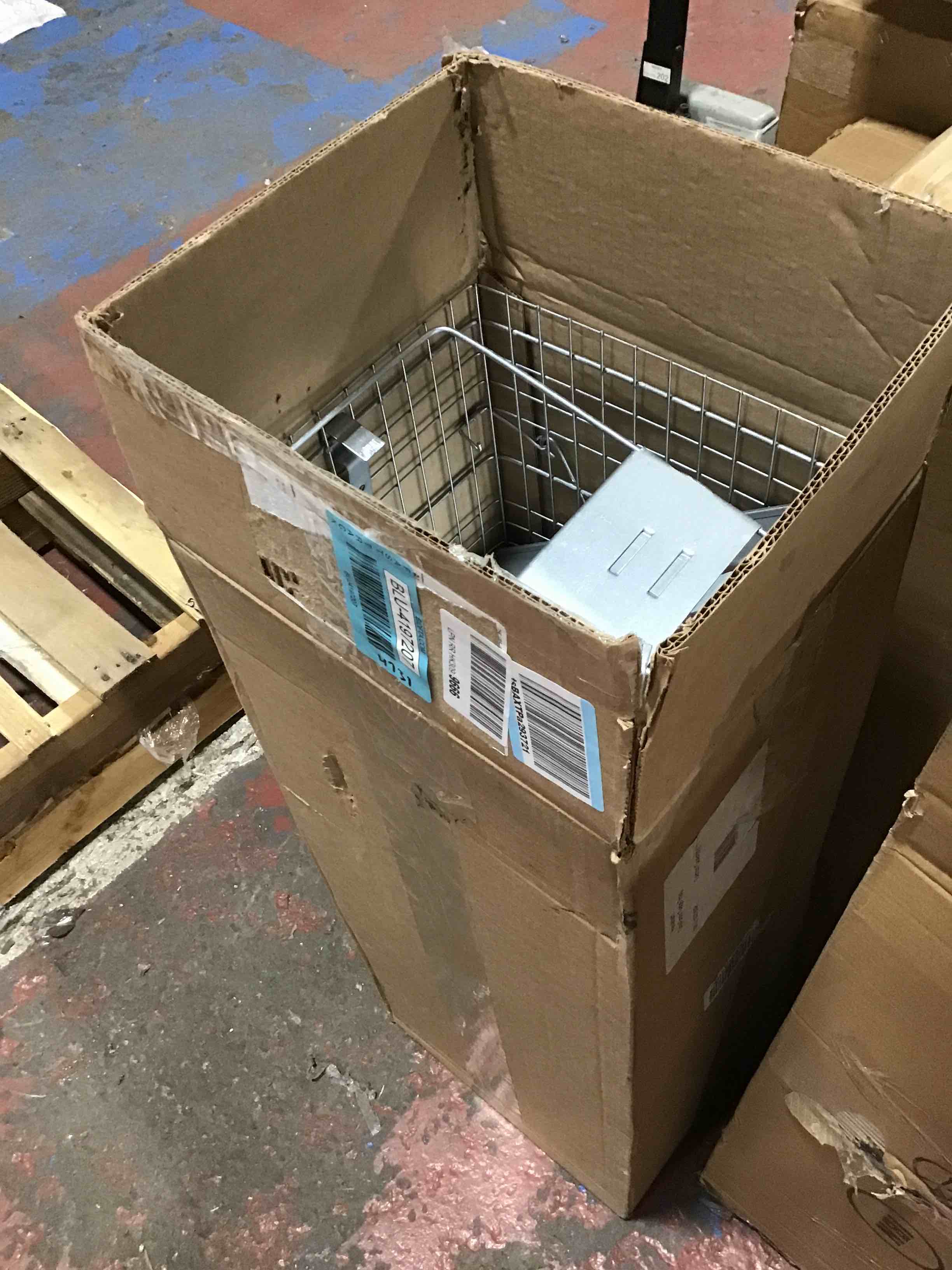 https://s3.amazonaws.com/lotting-images-prod/bidfta/BLU4197207_1703181060488.jpeg