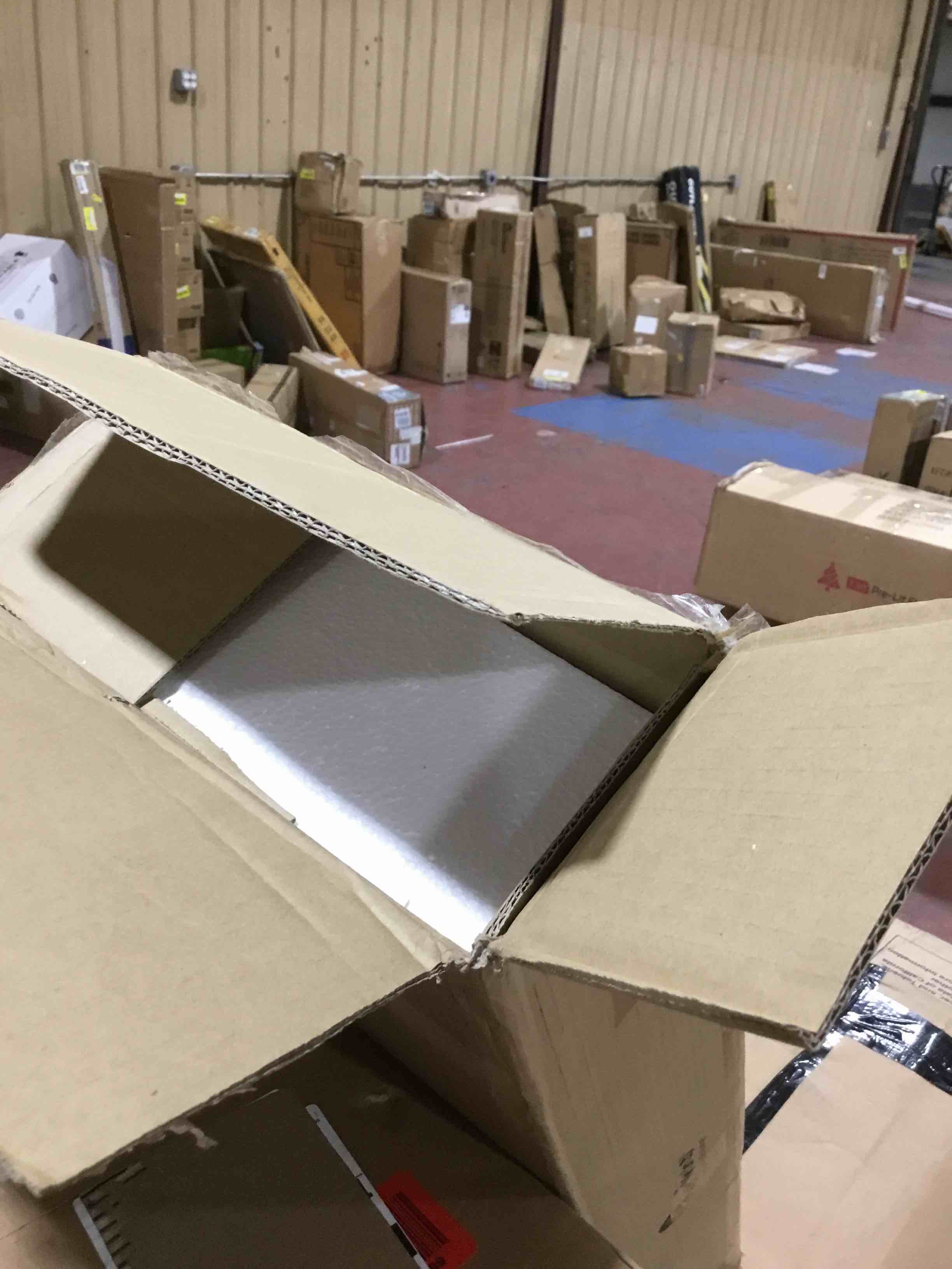 https://s3.amazonaws.com/lotting-images-prod/bidfta/BLU4197275_1703262204980.jpeg